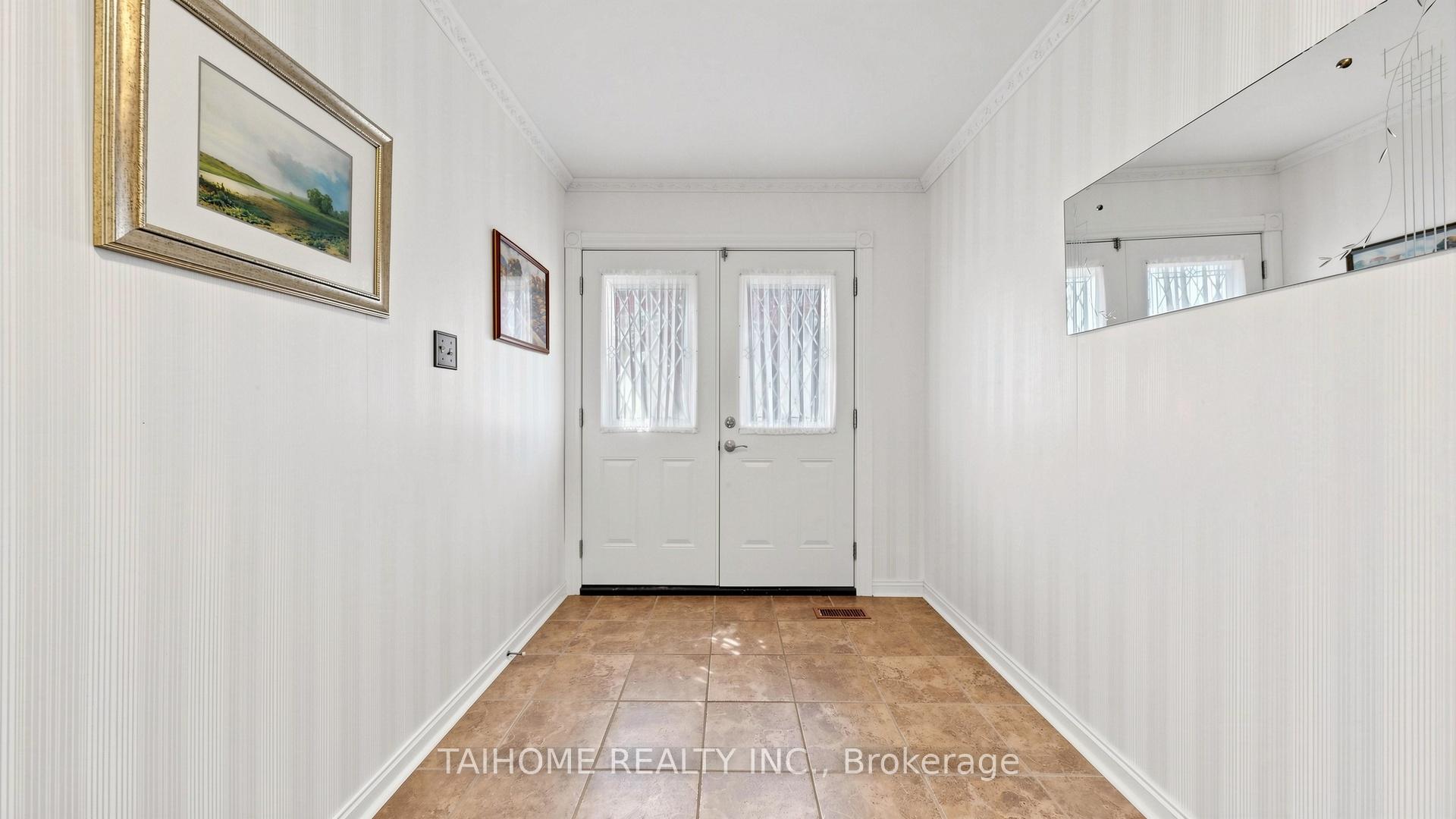 Photo 4 of 72 Bowerbank Drive, North York, Newtonbrook East — HOMEH