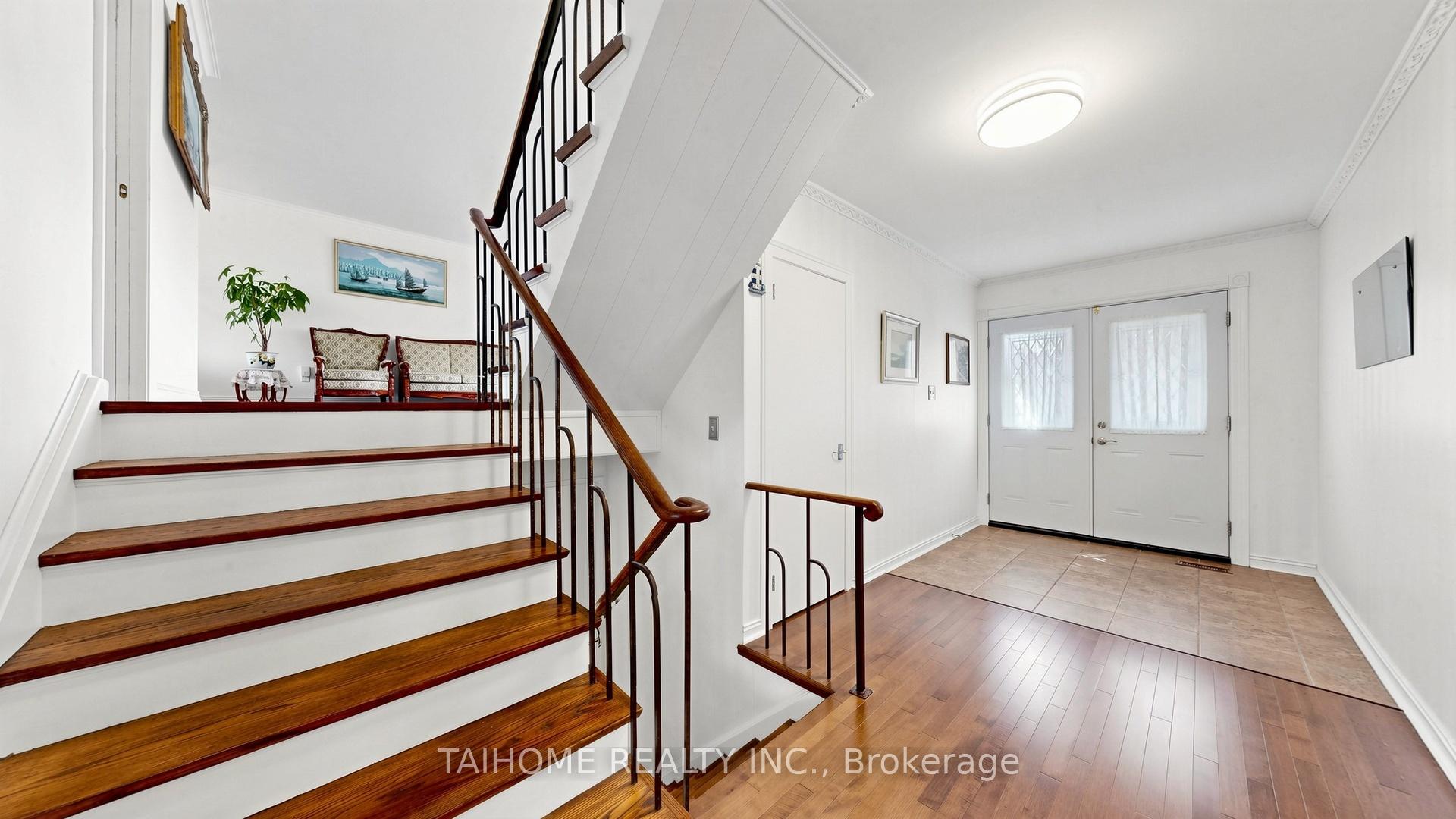 Photo 5 of 72 Bowerbank Drive, North York, Newtonbrook East — HOMEH