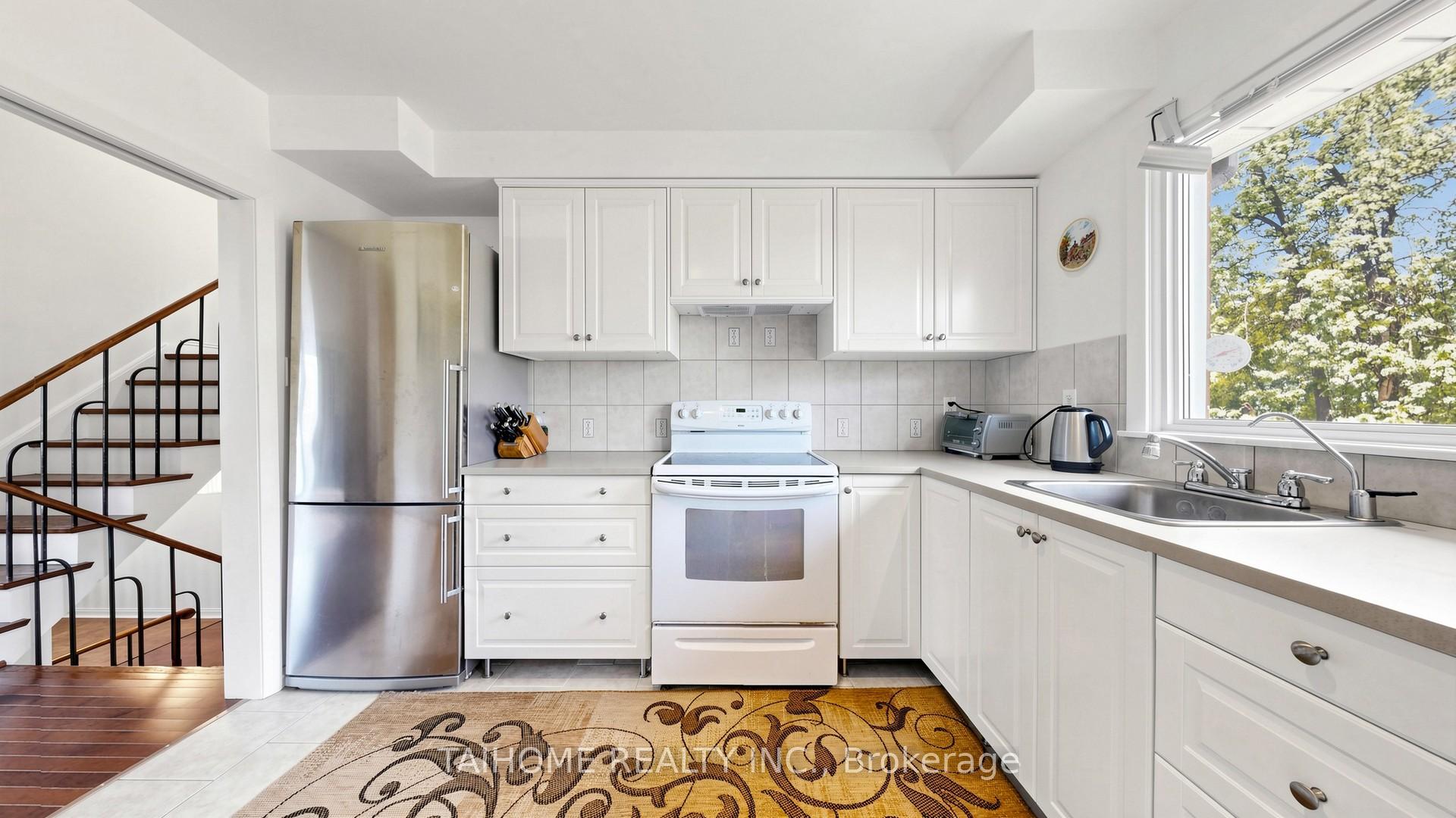 Photo 14 of 72 Bowerbank Drive, North York, Newtonbrook East — HOMEH