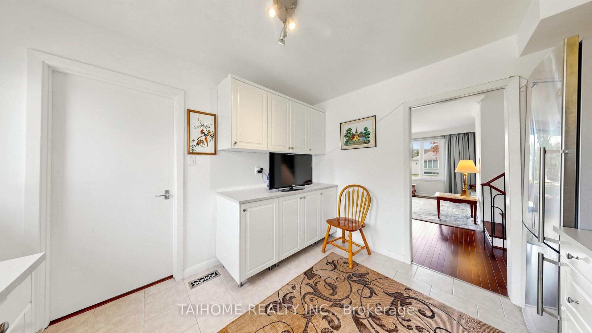 Photo 16 of 72 Bowerbank Drive, North York, Newtonbrook East — HOMEH