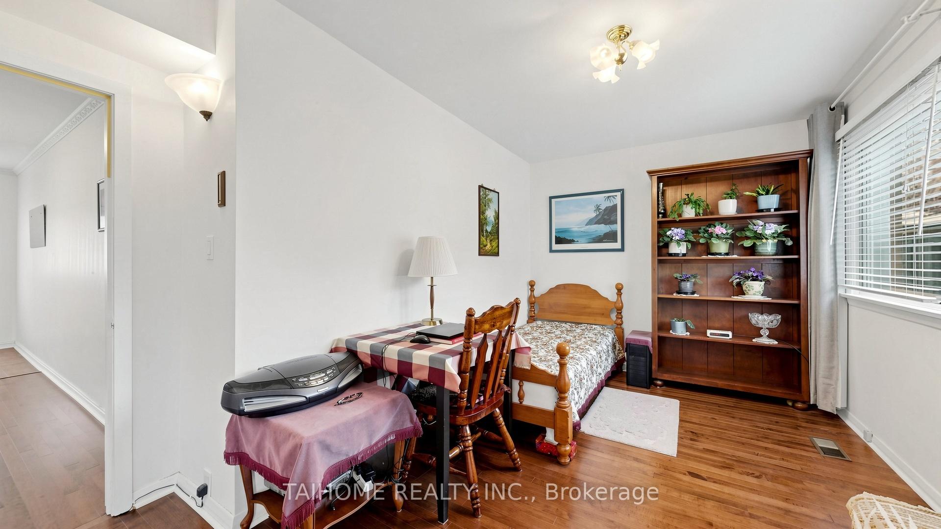 Photo 31 of 72 Bowerbank Drive, North York, Newtonbrook East — HOMEH