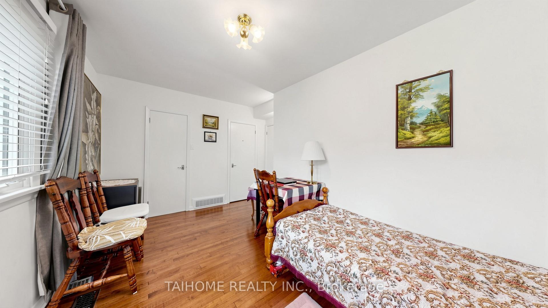 Photo 32 of 72 Bowerbank Drive, North York, Newtonbrook East — HOMEH