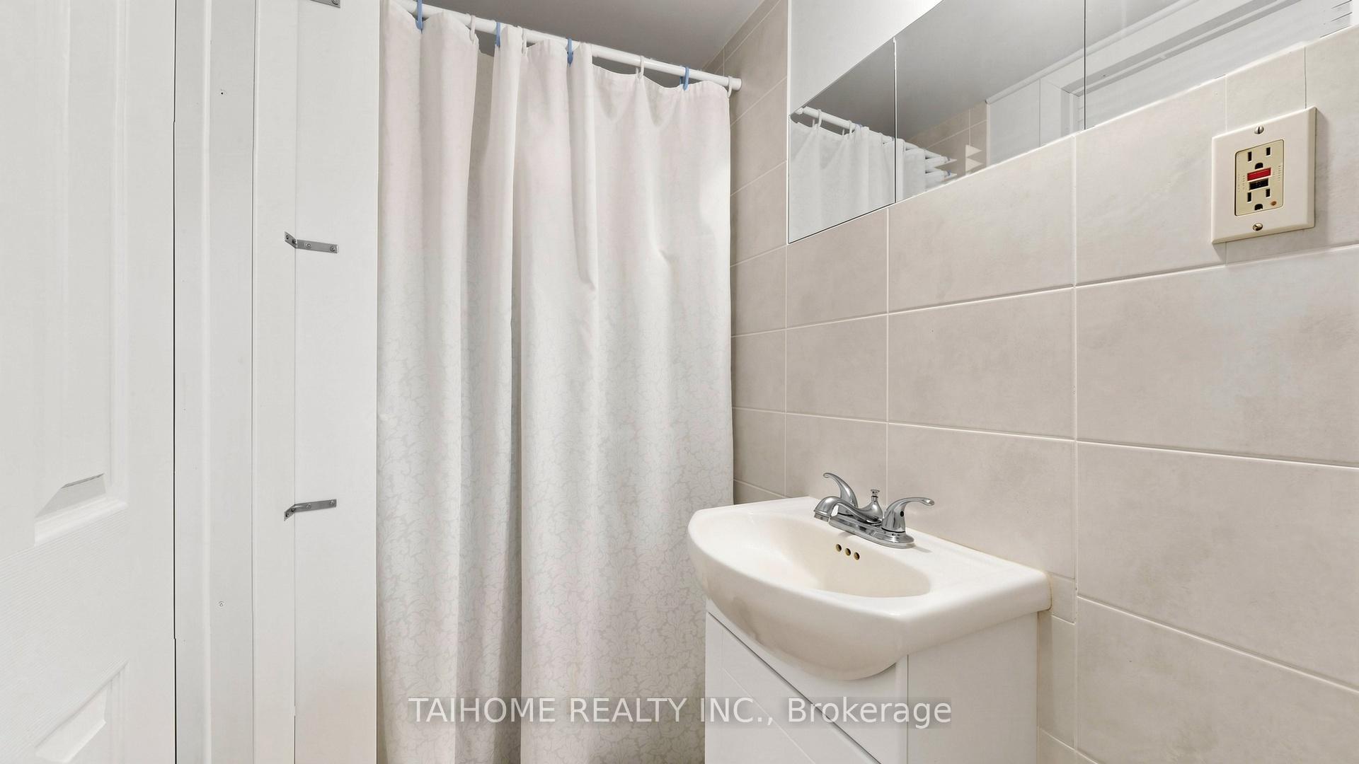 Photo 39 of 72 Bowerbank Drive, North York, Newtonbrook East — HOMEH
