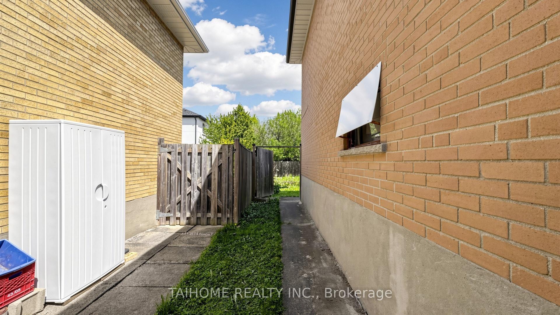 Photo 45 of 72 Bowerbank Drive, North York, Newtonbrook East — HOMEH