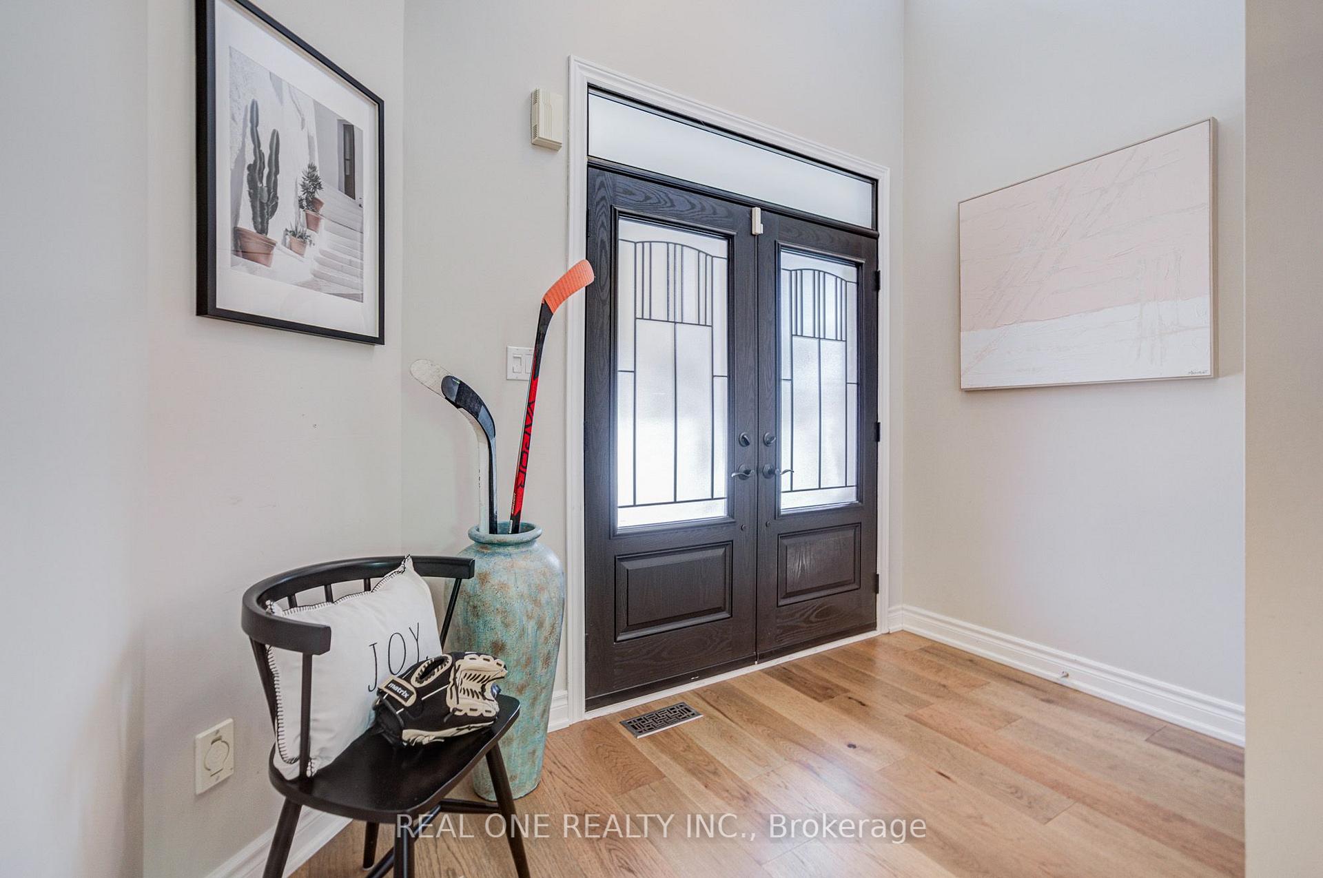 Photo 2 of 2463 Parkglen Avenue, Oakville, Westmount — HOMEH