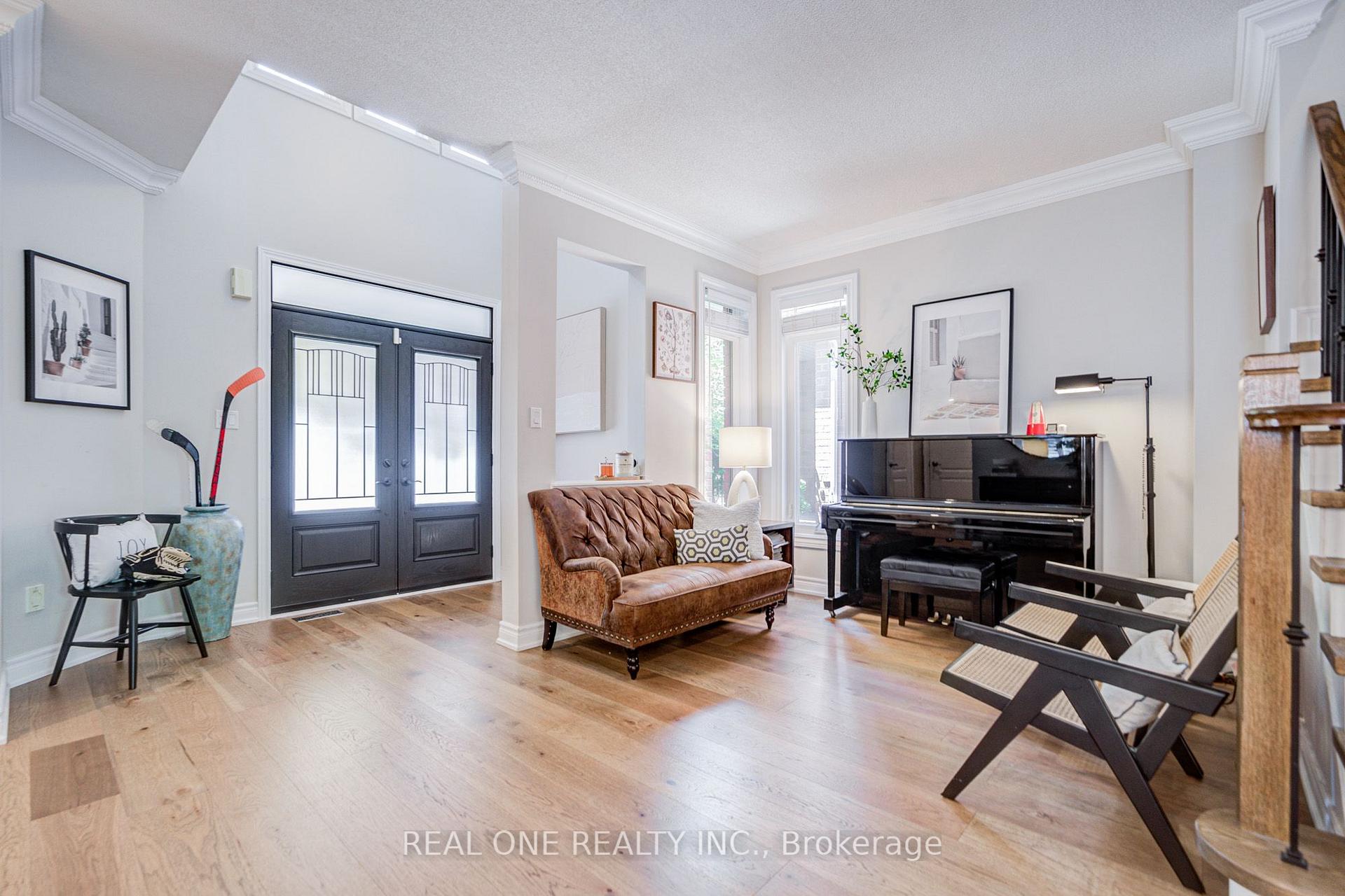 Photo 3 of 2463 Parkglen Avenue, Oakville, Westmount — HOMEH