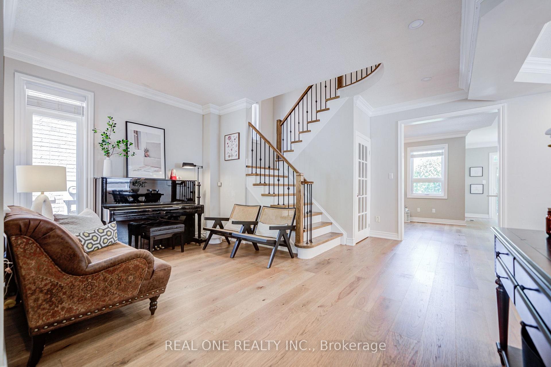 Photo 5 of 2463 Parkglen Avenue, Oakville, Westmount — HOMEH