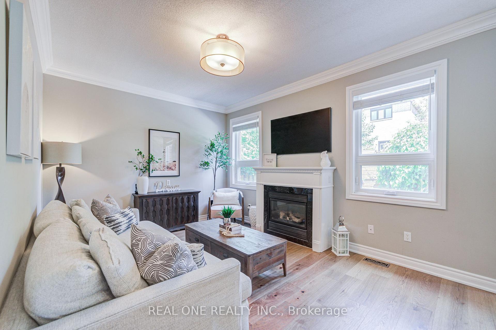 Photo 9 of 2463 Parkglen Avenue, Oakville, Westmount — HOMEH