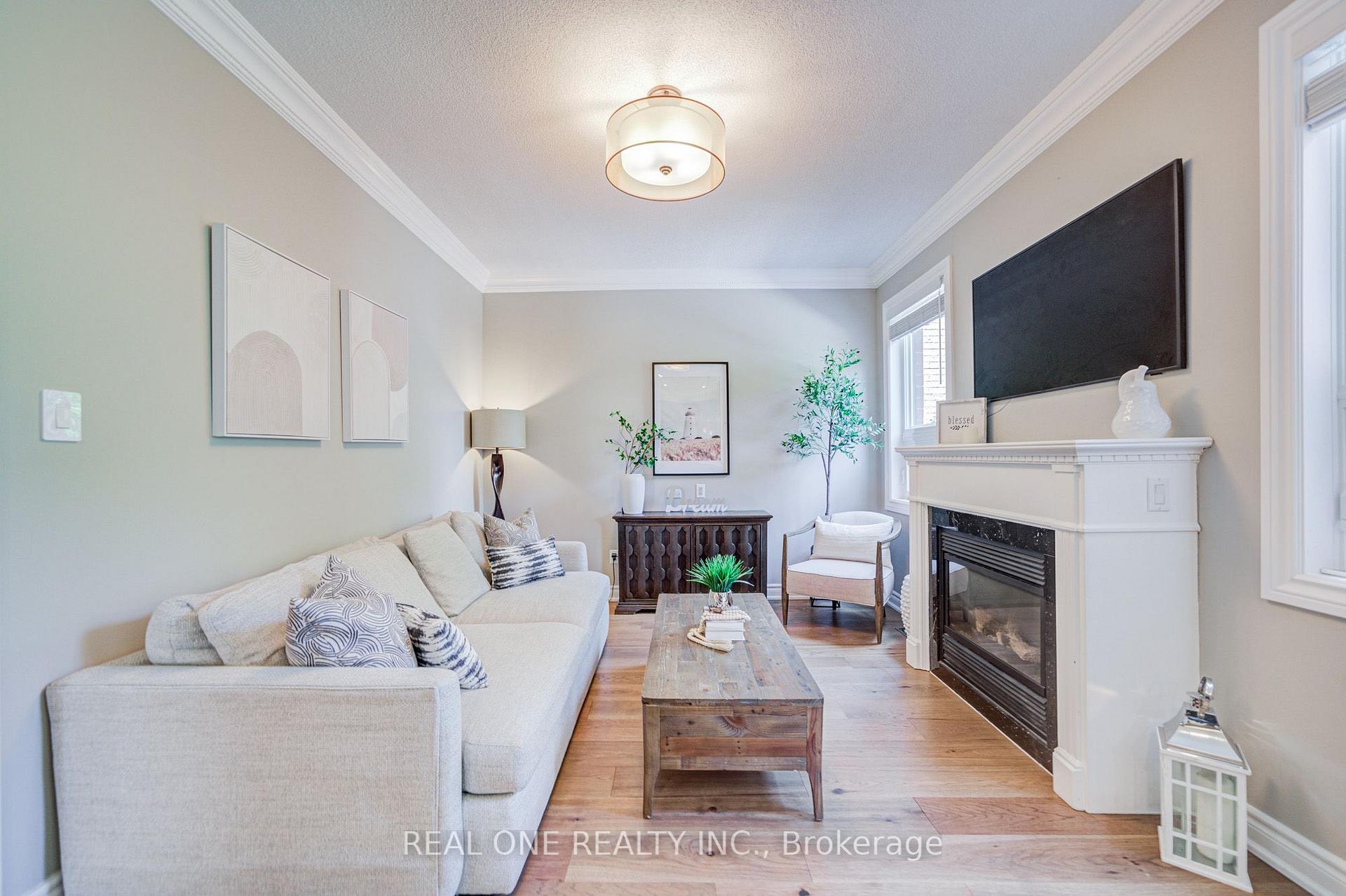 Photo 10 of 2463 Parkglen Avenue, Oakville, Westmount — HOMEH