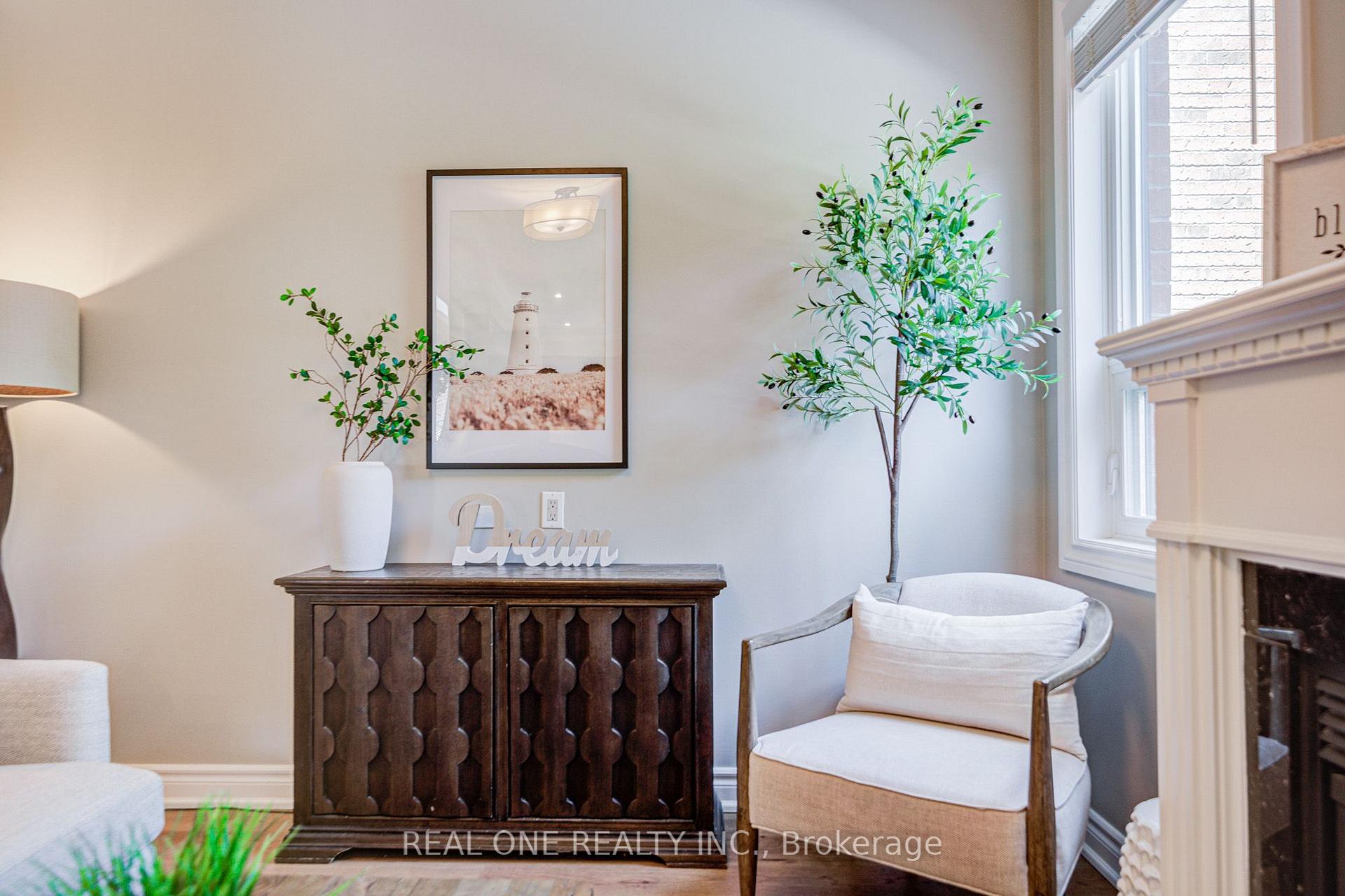 Photo 12 of 2463 Parkglen Avenue, Oakville, Westmount — HOMEH