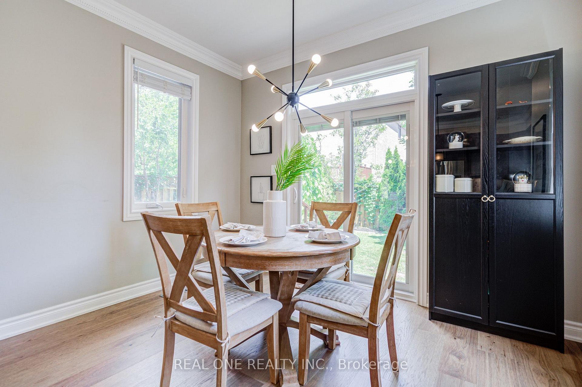 Photo 20 of 2463 Parkglen Avenue, Oakville, Westmount — HOMEH