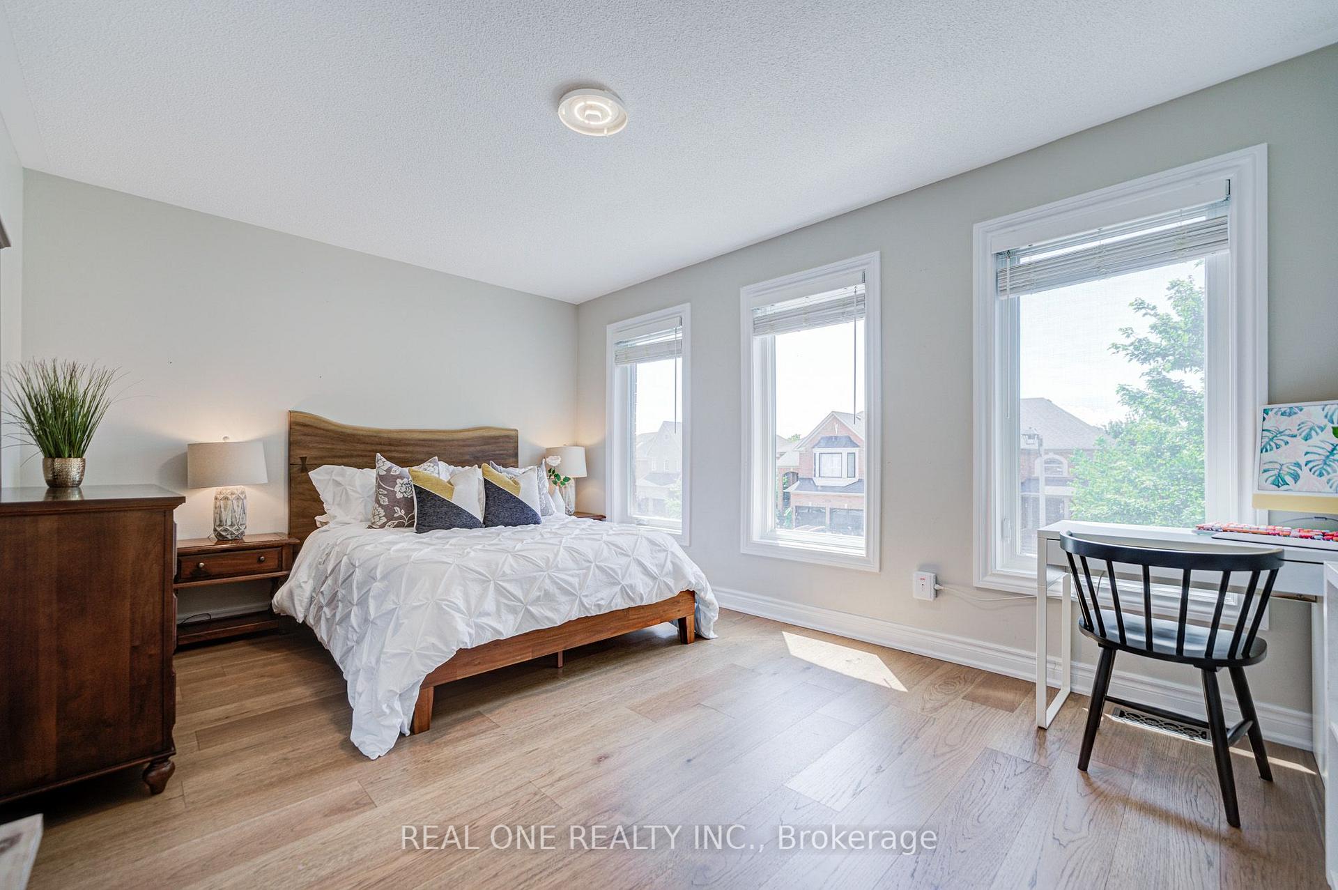 Photo 35 of 2463 Parkglen Avenue, Oakville, Westmount — HOMEH