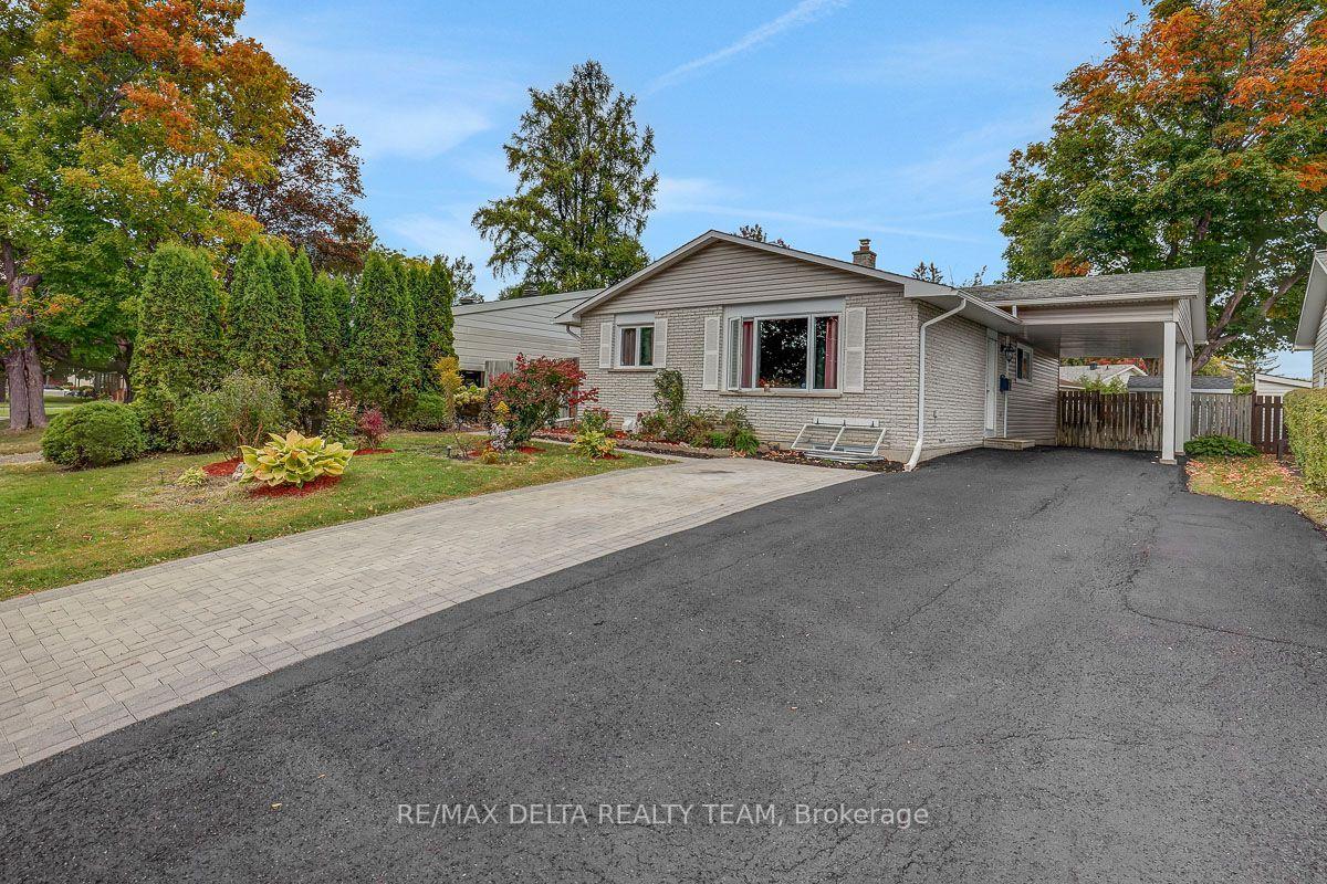 Photo 4 of 11 Courtney Road, Ottawa, Kanata - Glencairn/Hazeldean — HOMEH