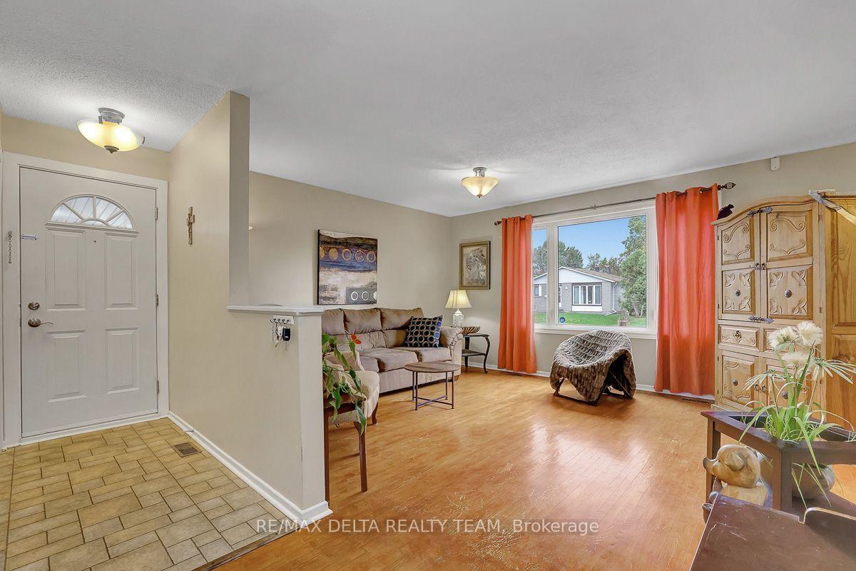 Photo 9 of 11 Courtney Road, Ottawa, Kanata - Glencairn/Hazeldean — HOMEH