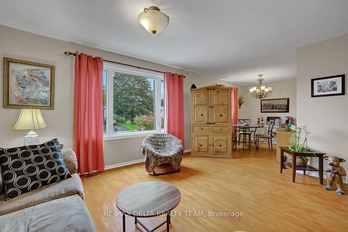Photo 12 of 11 Courtney Road, Ottawa, Kanata - Glencairn/Hazeldean — HOMEH