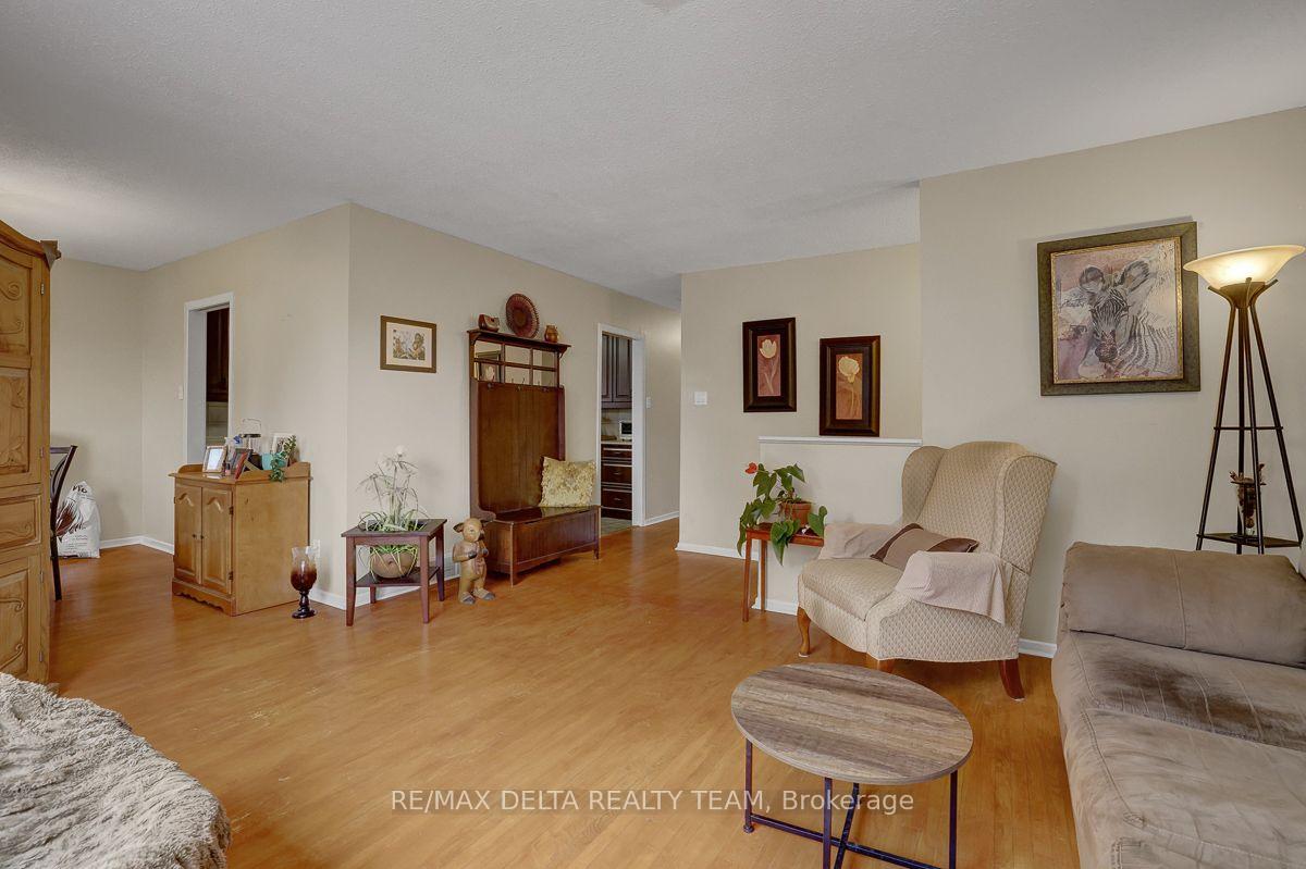 Photo 13 of 11 Courtney Road, Ottawa, Kanata - Glencairn/Hazeldean — HOMEH