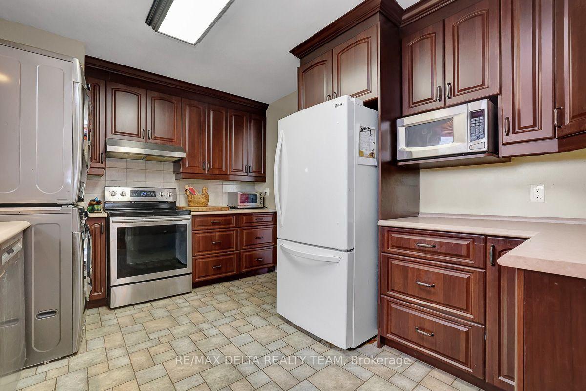 Photo 17 of 11 Courtney Road, Ottawa, Kanata - Glencairn/Hazeldean — HOMEH
