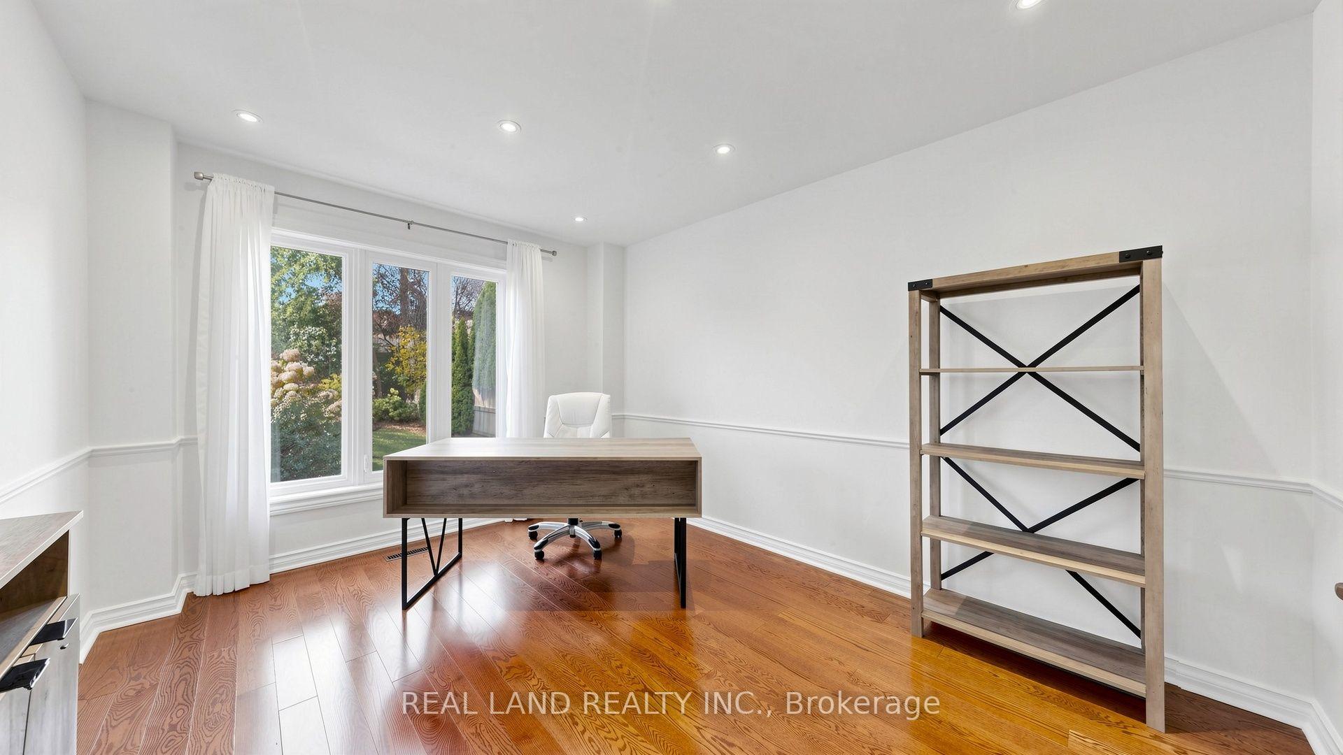 Photo 10 of 22 Ardwold Gate, Richmond Hill, Bayview Hill — HOMEH