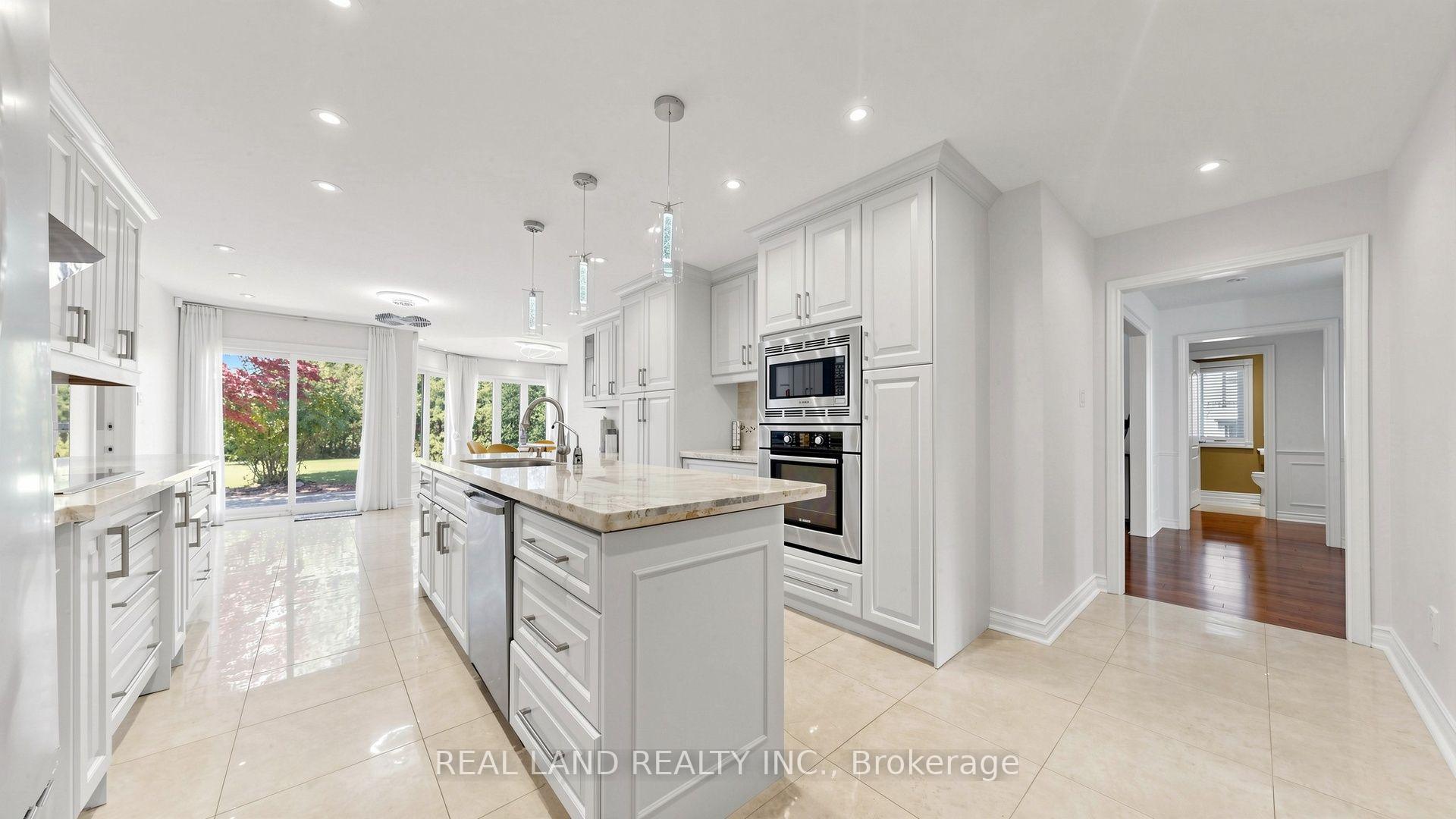 Photo 12 of 22 Ardwold Gate, Richmond Hill, Bayview Hill — HOMEH