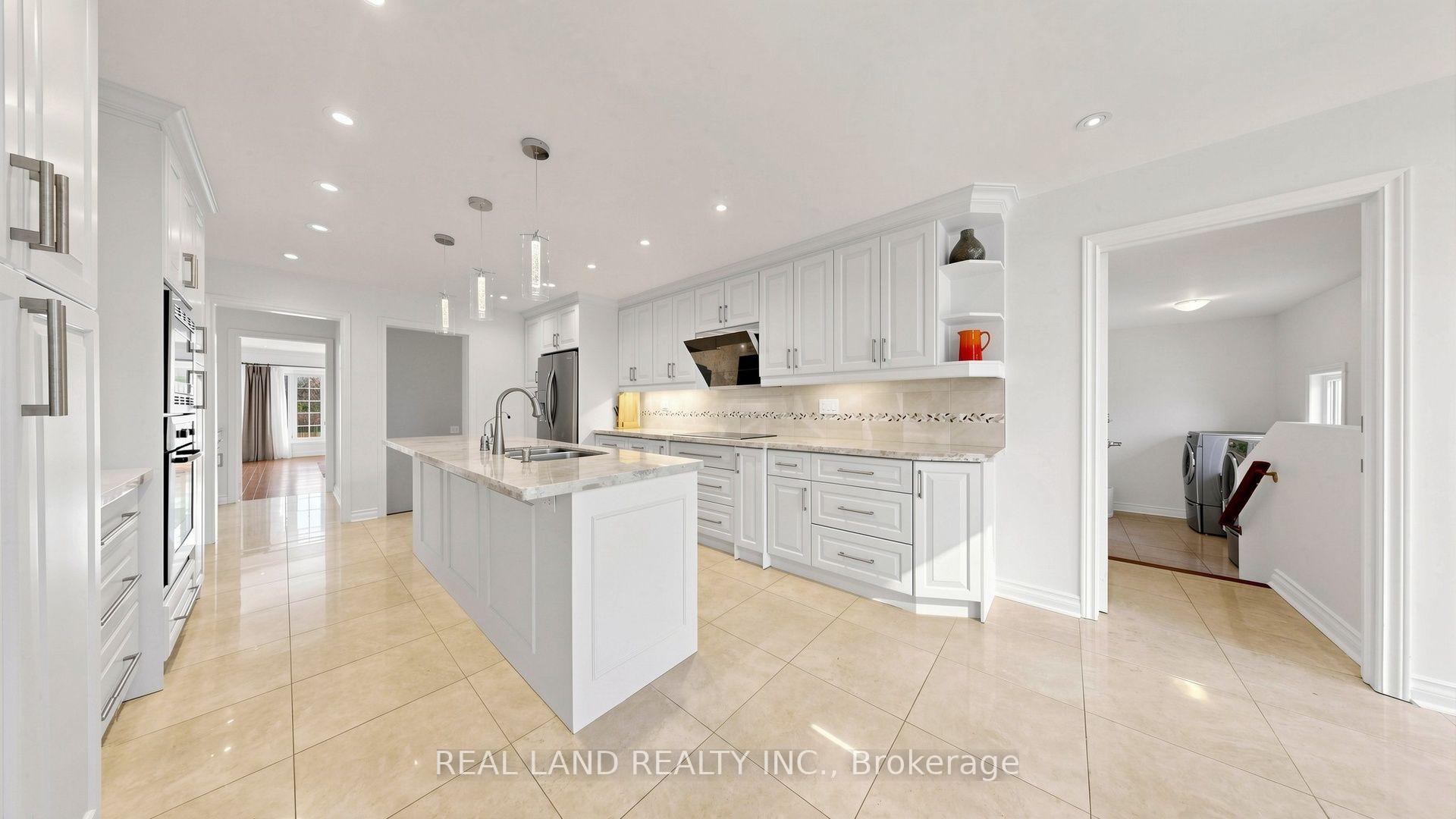 Photo 14 of 22 Ardwold Gate, Richmond Hill, Bayview Hill — HOMEH
