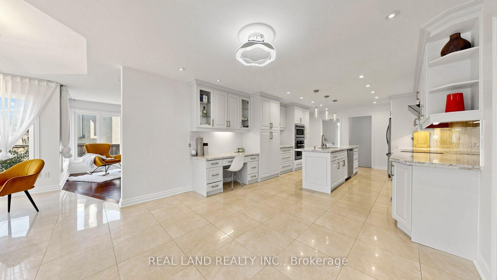 Photo 16 of 22 Ardwold Gate, Richmond Hill, Bayview Hill — HOMEH