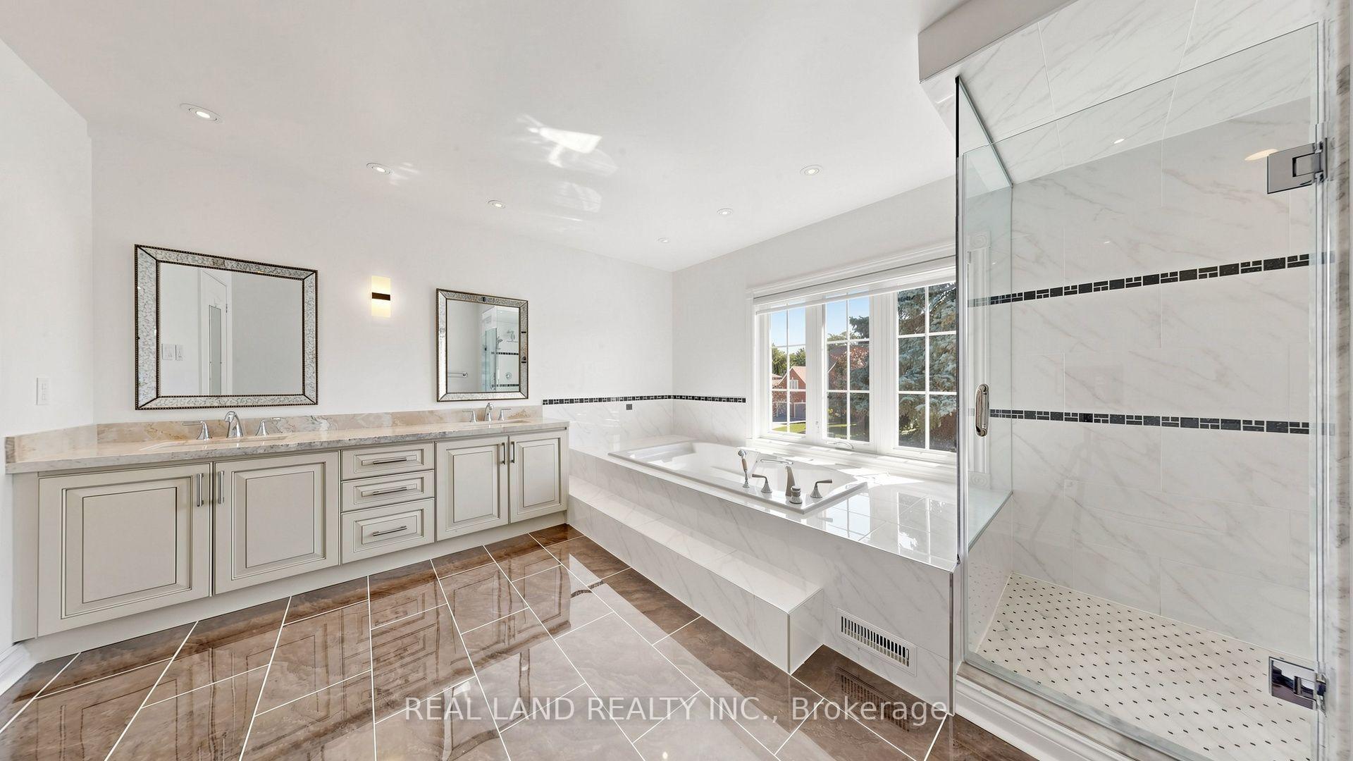 Photo 24 of 22 Ardwold Gate, Richmond Hill, Bayview Hill — HOMEH