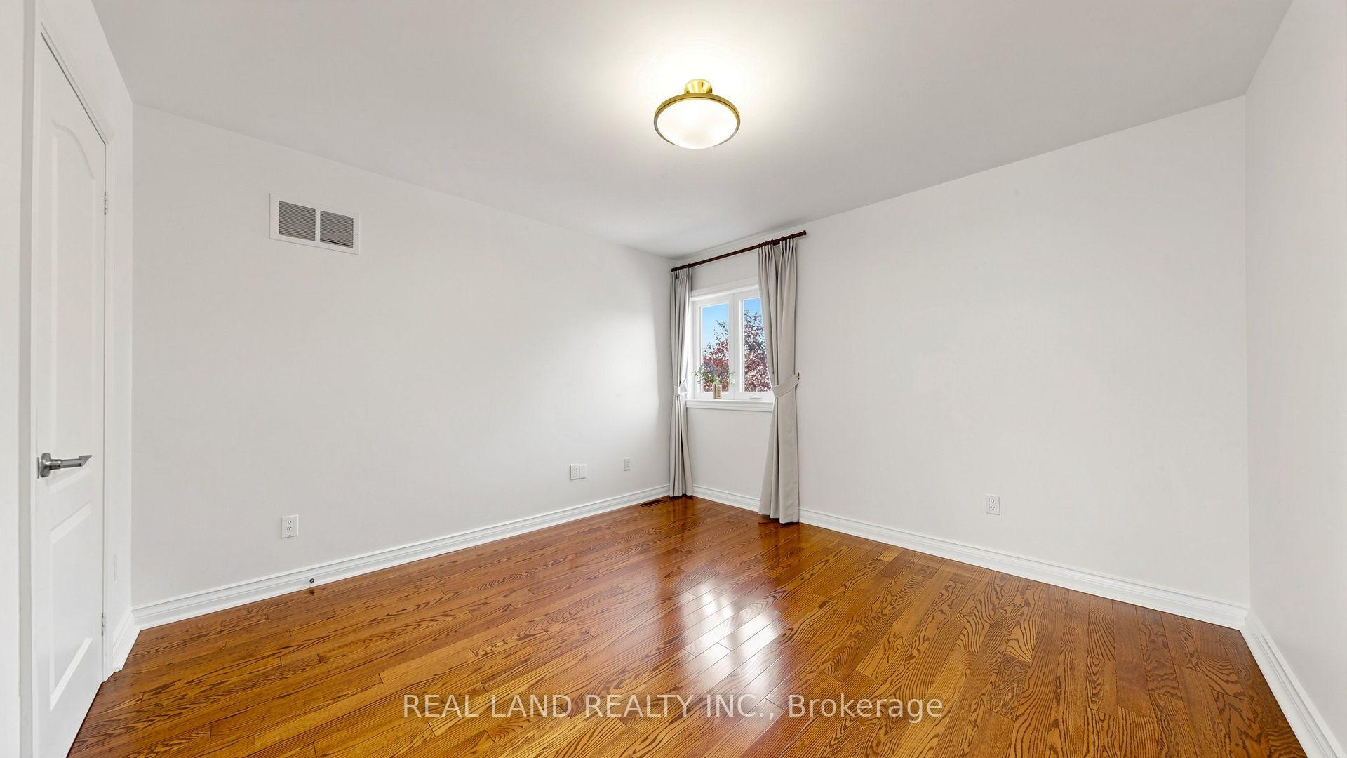 Photo 29 of 22 Ardwold Gate, Richmond Hill, Bayview Hill — HOMEH