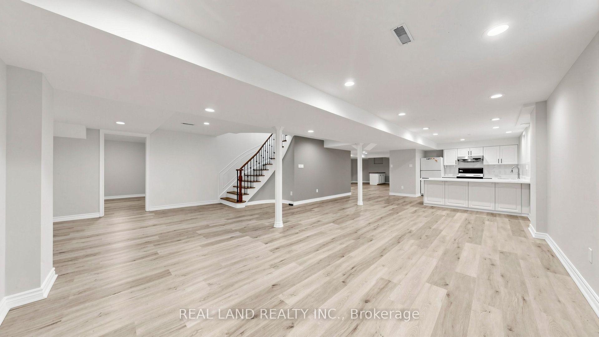 Photo 32 of 22 Ardwold Gate, Richmond Hill, Bayview Hill — HOMEH