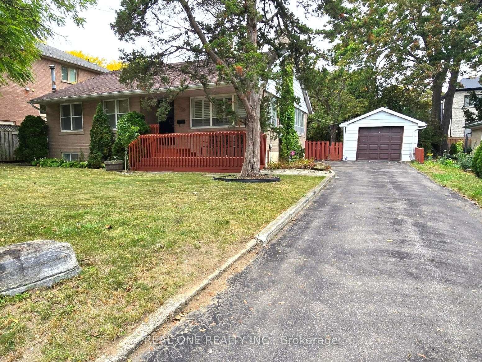 Photo 2 of 389 Kerrybrook Drive, Richmond Hill, Mill Pond — HOMEH