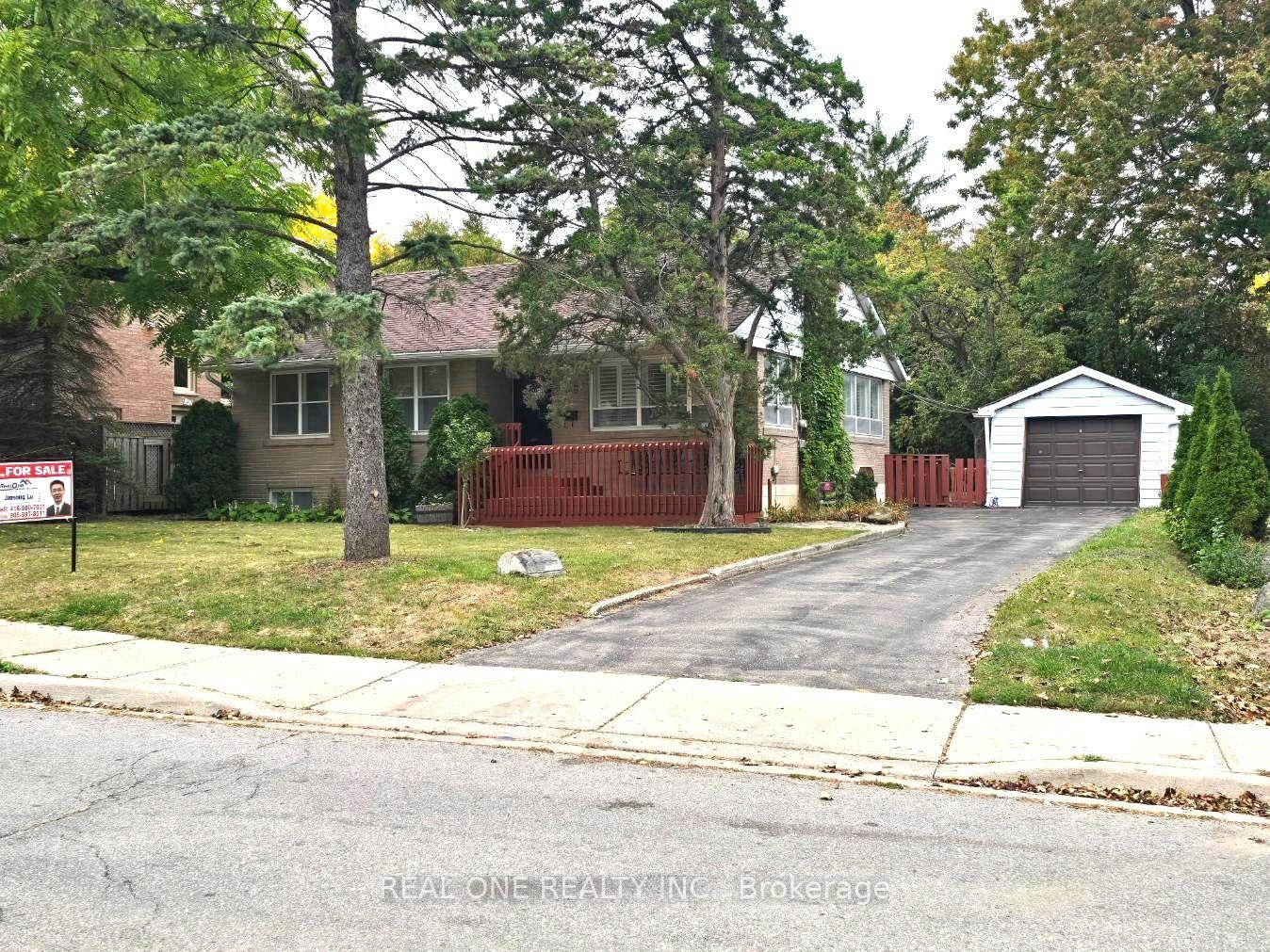 Photo 3 of 389 Kerrybrook Drive, Richmond Hill, Mill Pond — HOMEH
