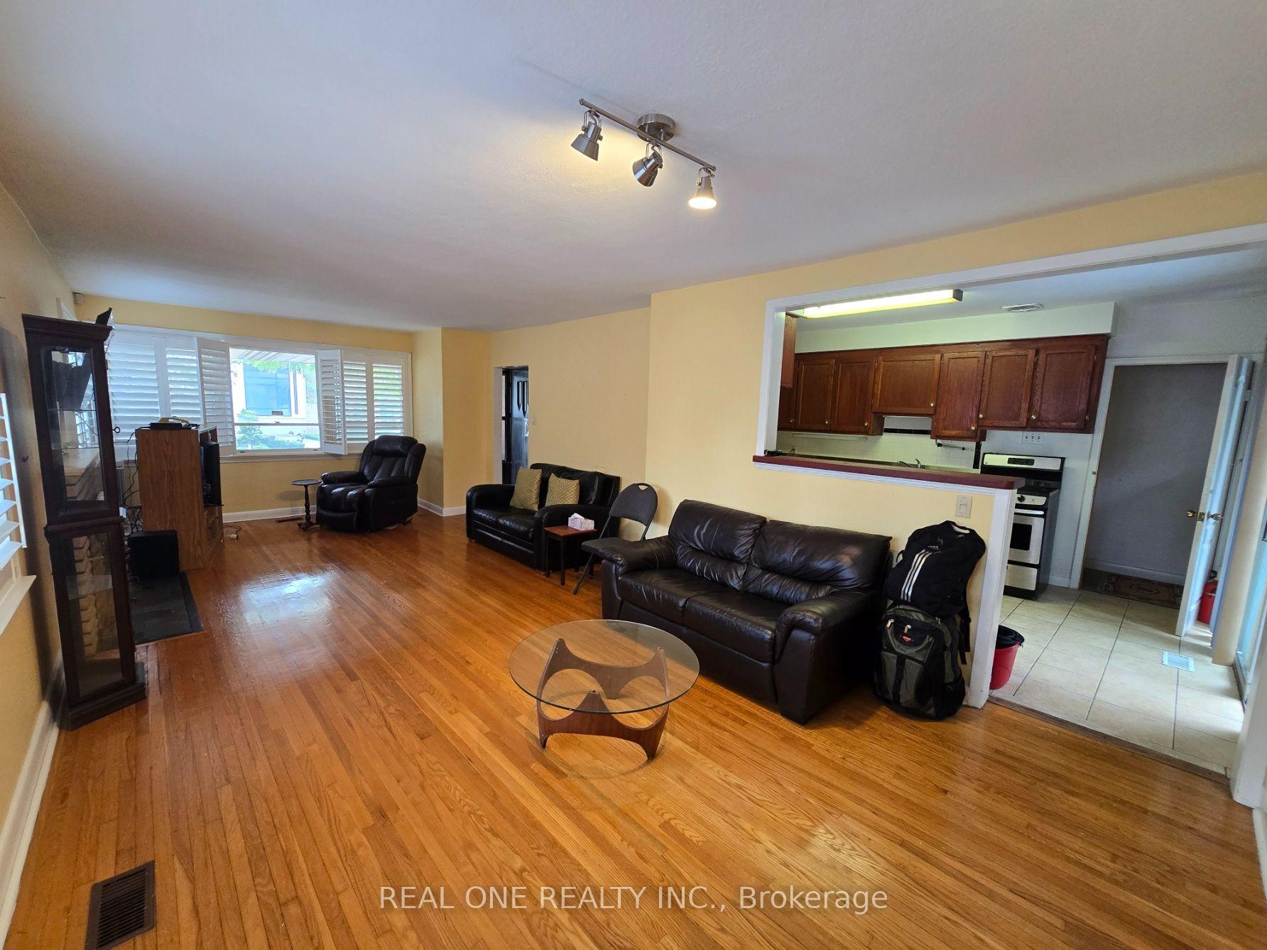 Photo 7 of 389 Kerrybrook Drive, Richmond Hill, Mill Pond — HOMEH