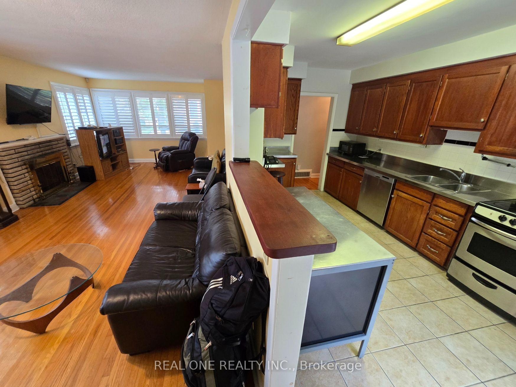 Photo 9 of 389 Kerrybrook Drive, Richmond Hill, Mill Pond — HOMEH