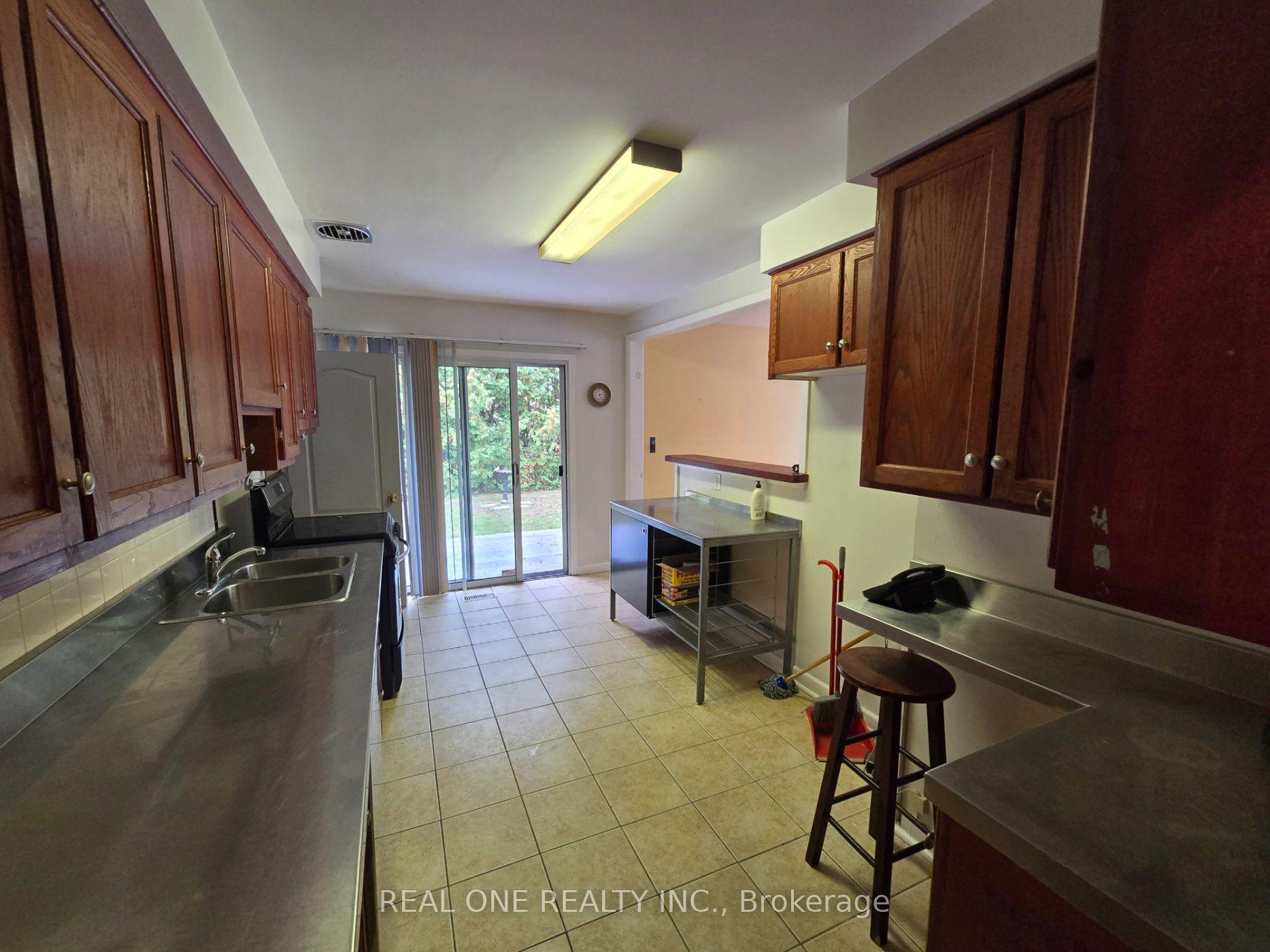 Photo 10 of 389 Kerrybrook Drive, Richmond Hill, Mill Pond — HOMEH