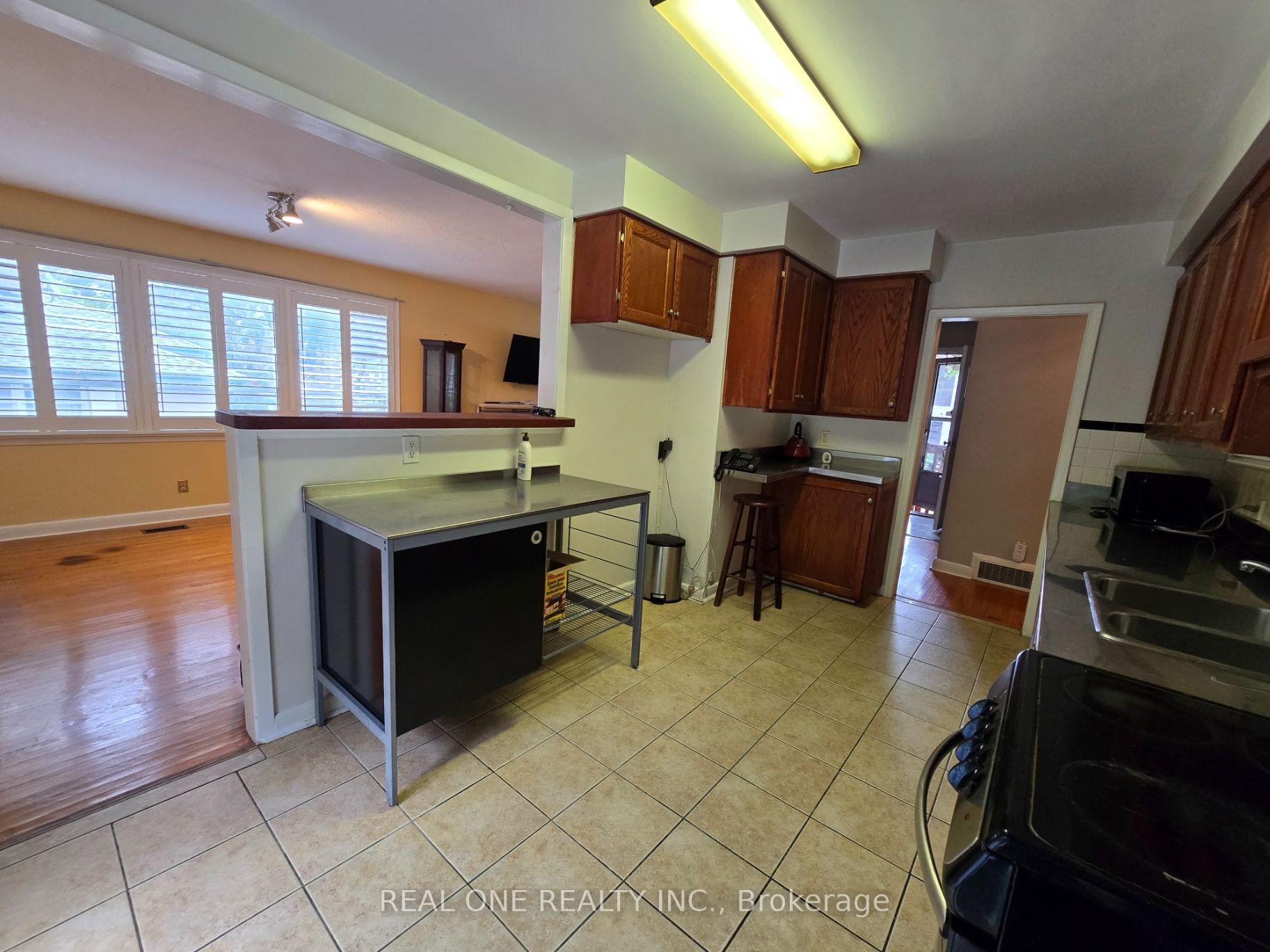 Photo 11 of 389 Kerrybrook Drive, Richmond Hill, Mill Pond — HOMEH