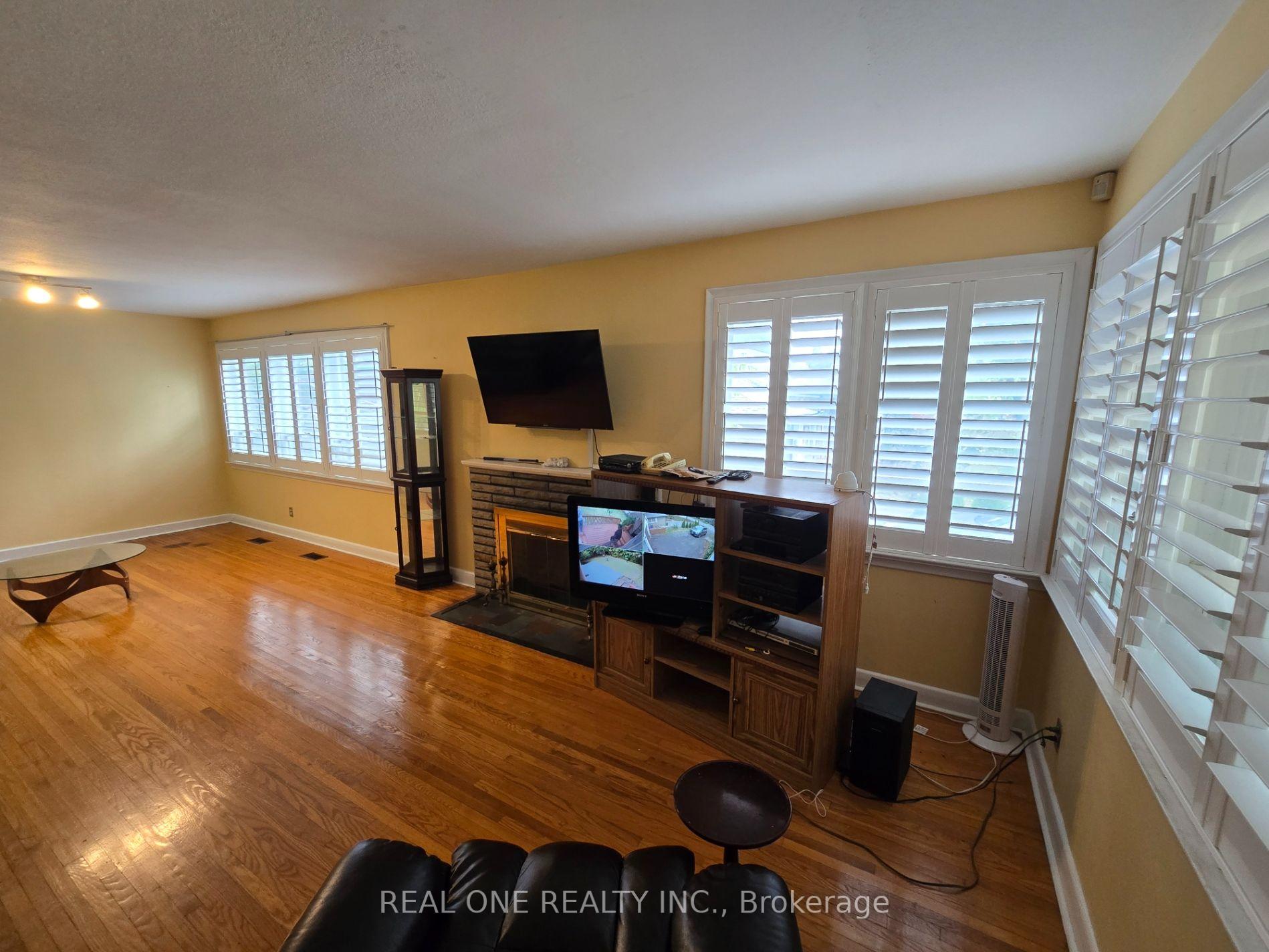 Photo 15 of 389 Kerrybrook Drive, Richmond Hill, Mill Pond — HOMEH