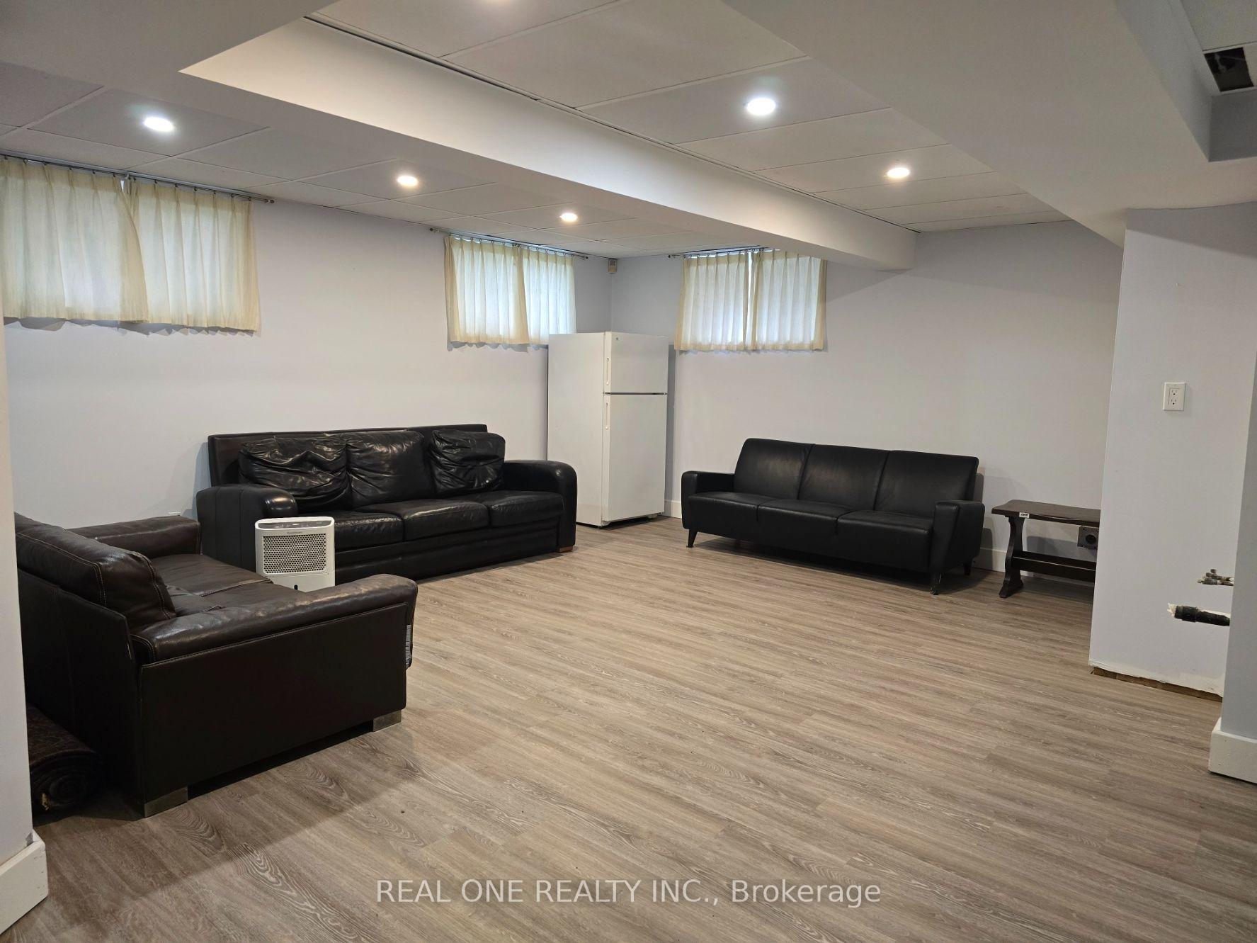 Photo 23 of 389 Kerrybrook Drive, Richmond Hill, Mill Pond — HOMEH