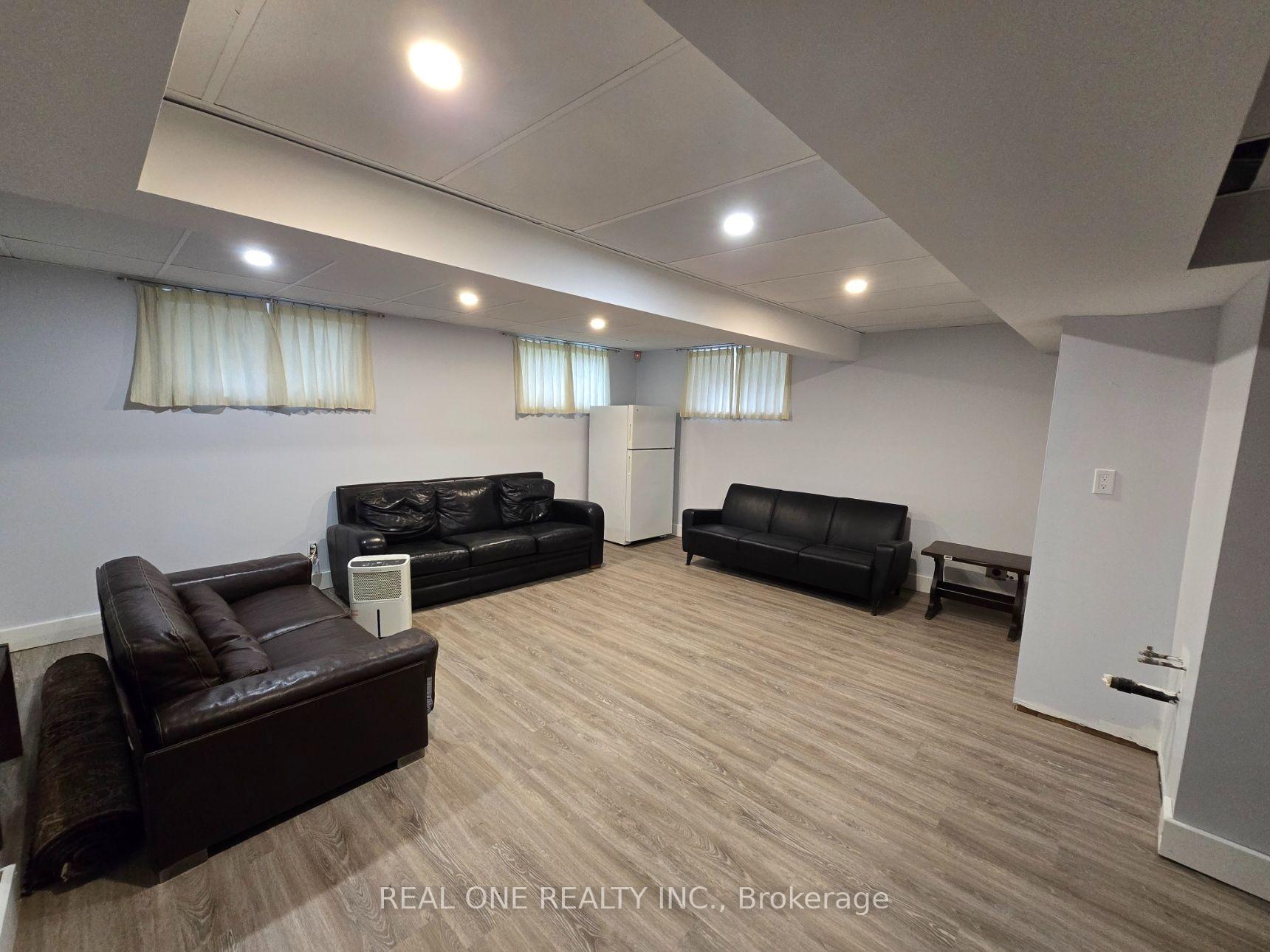 Photo 25 of 389 Kerrybrook Drive, Richmond Hill, Mill Pond — HOMEH