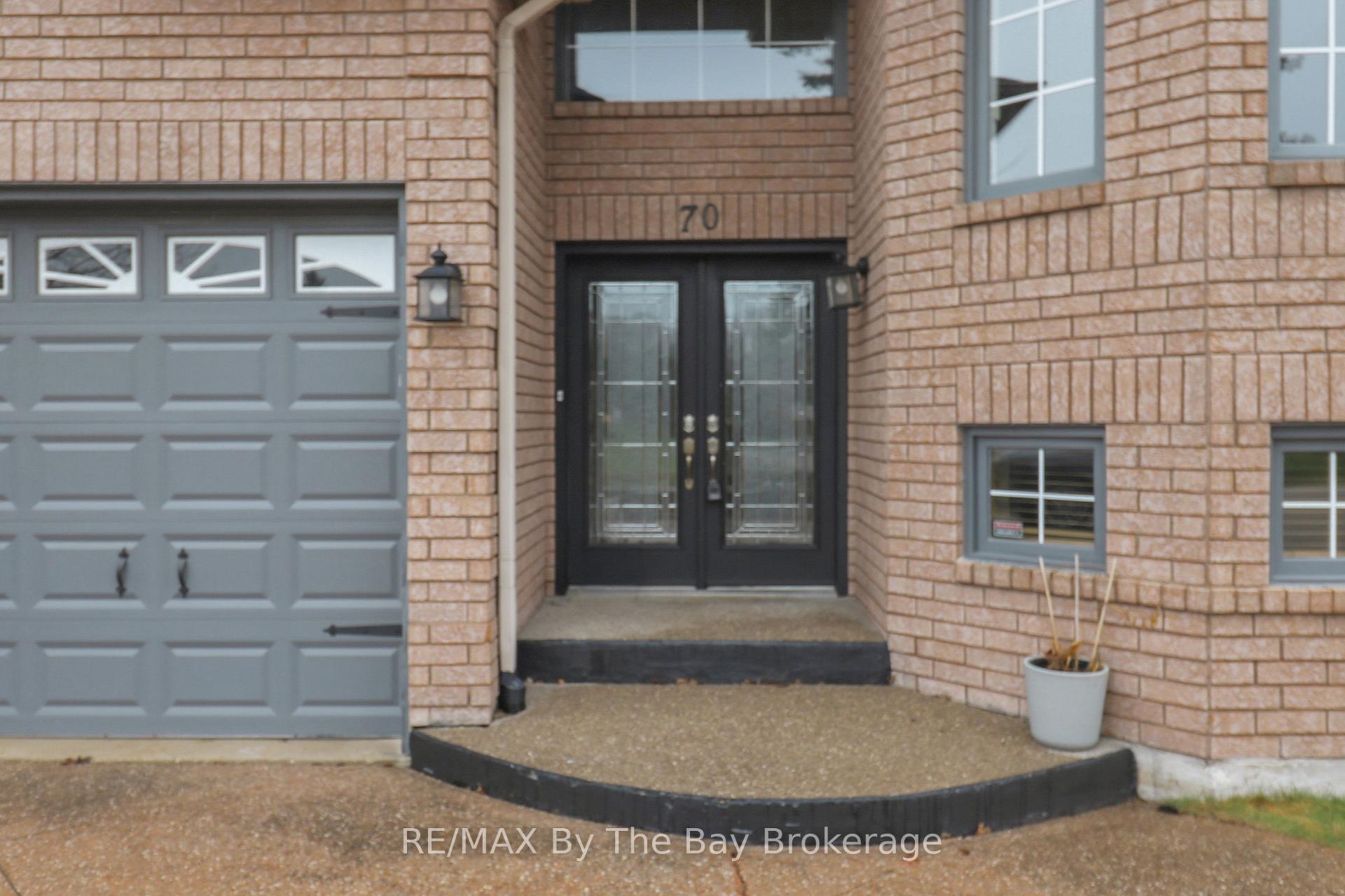 Photo 9 of 70 Fairway Crescent, Wasaga Beach — HOMEH