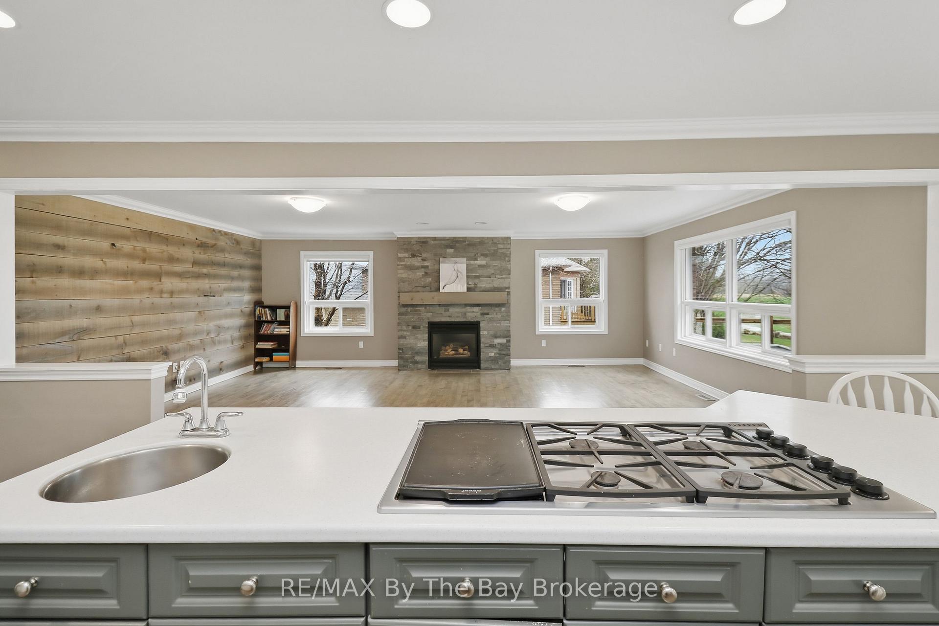 Photo 16 of 70 Fairway Crescent, Wasaga Beach — HOMEH