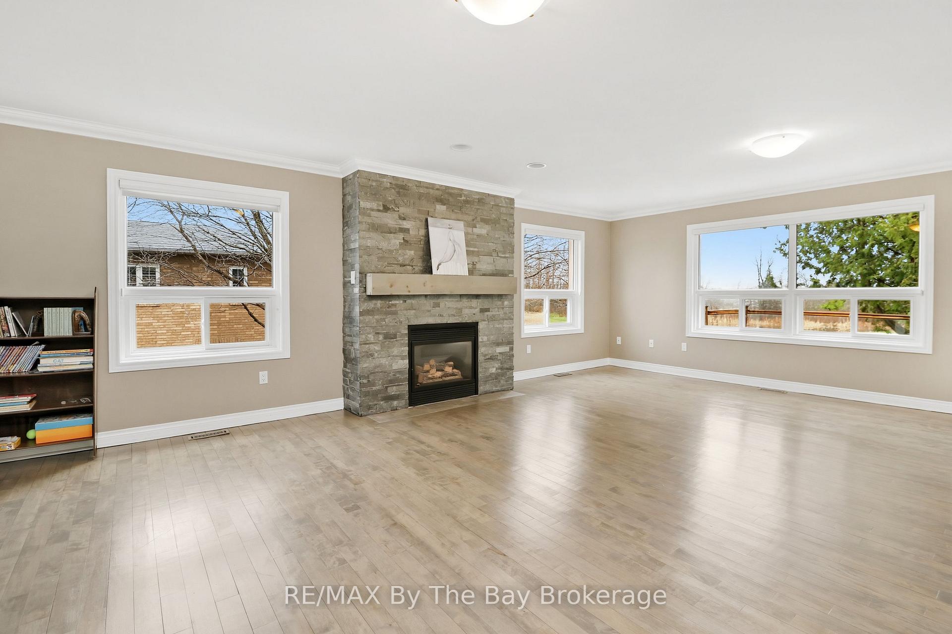 Photo 18 of 70 Fairway Crescent, Wasaga Beach — HOMEH