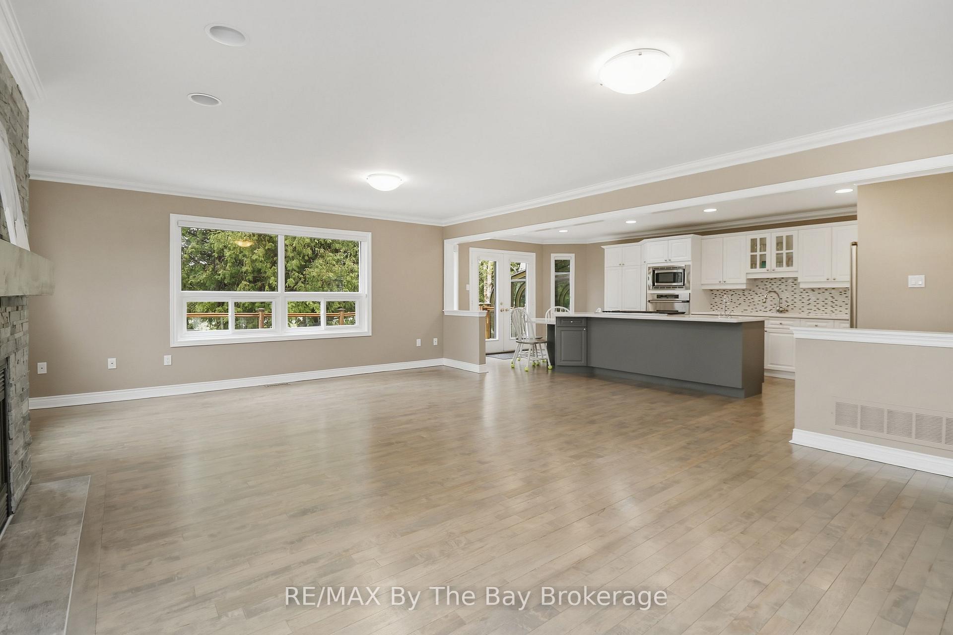 Photo 19 of 70 Fairway Crescent, Wasaga Beach — HOMEH