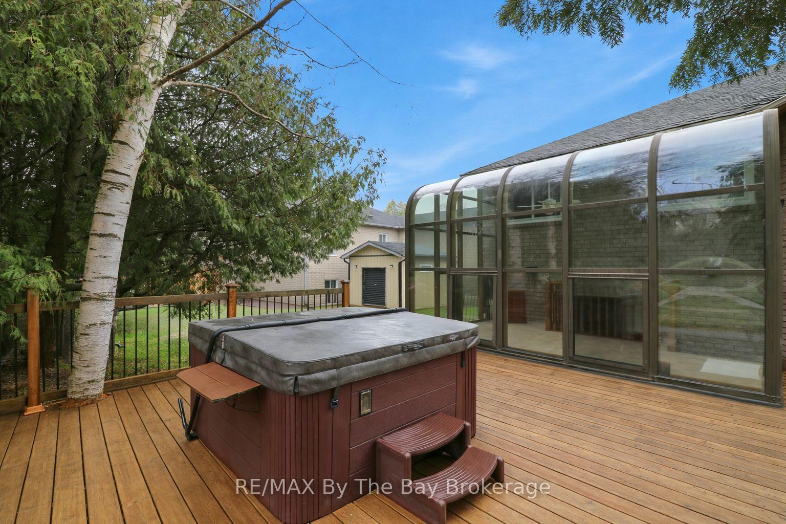 Photo 25 of 70 Fairway Crescent, Wasaga Beach — HOMEH