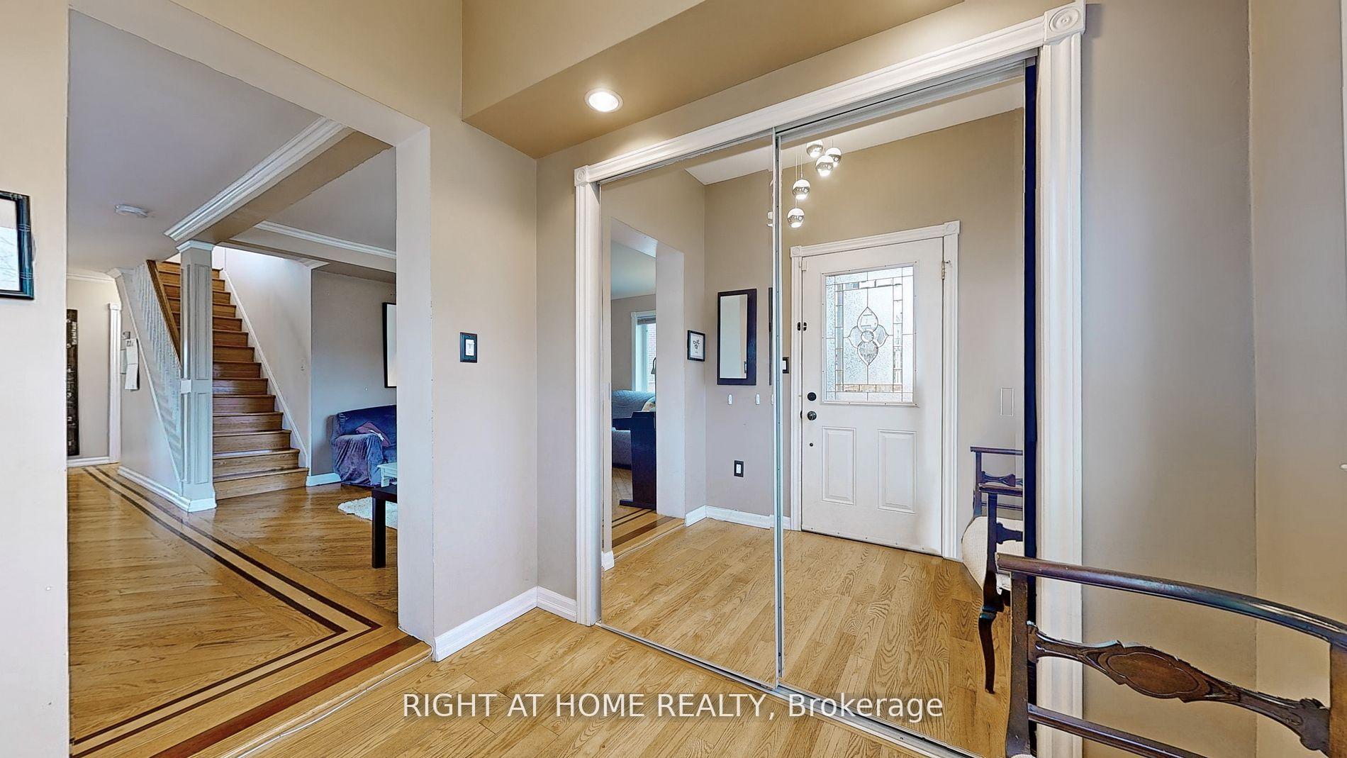 Photo 4 of 68 Eaglewood Boulevard E, Mississauga, Mineola — HOMEH