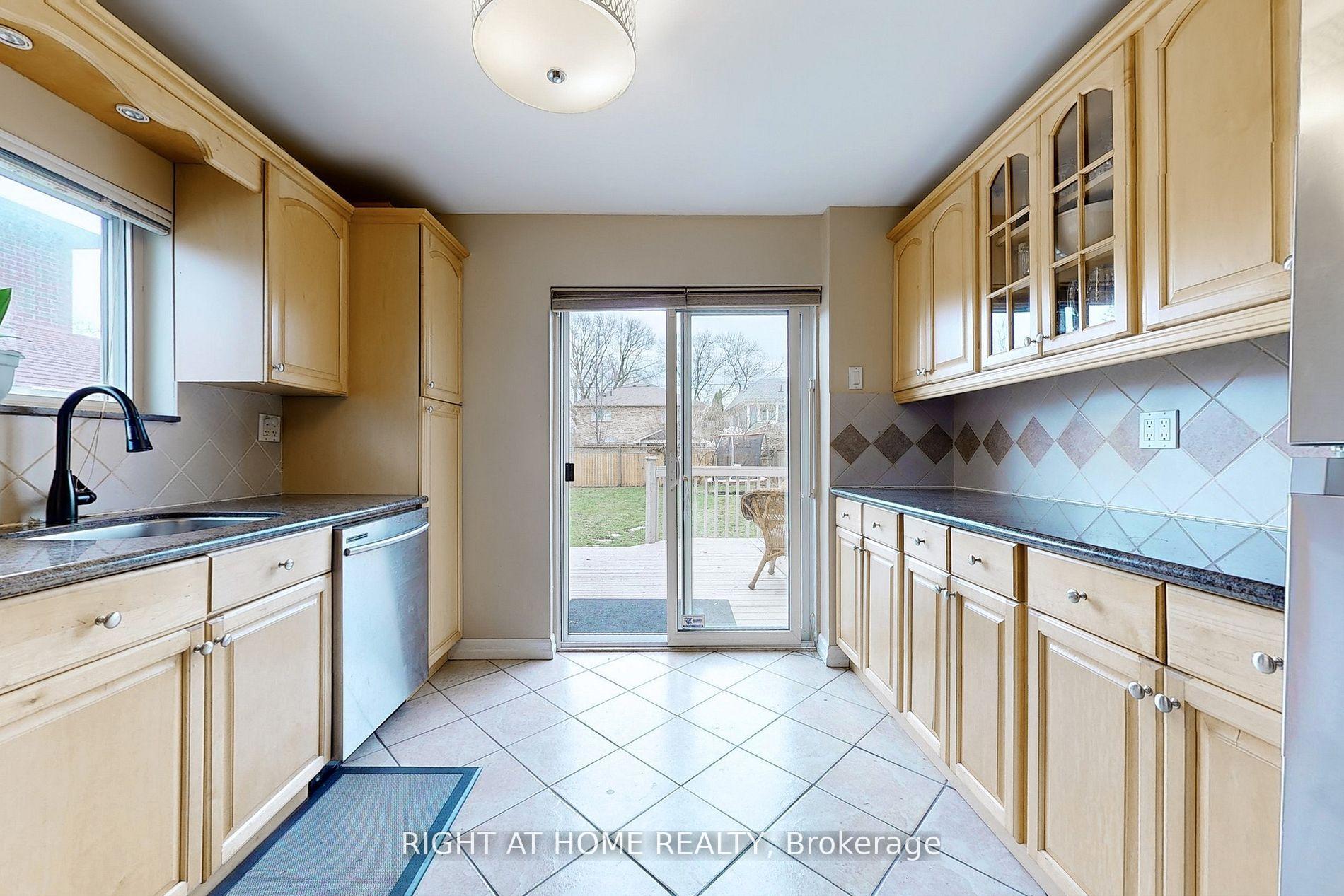 Photo 10 of 68 Eaglewood Boulevard E, Mississauga, Mineola — HOMEH