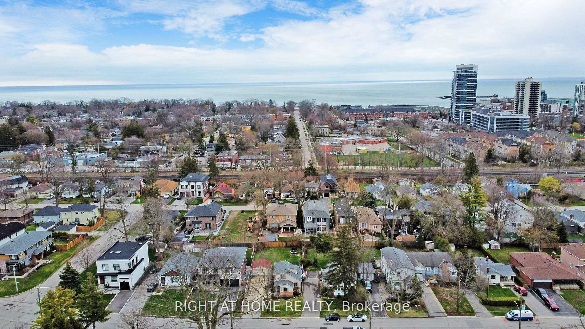 Photo 27 of 68 Eaglewood Boulevard E, Mississauga, Mineola — HOMEH