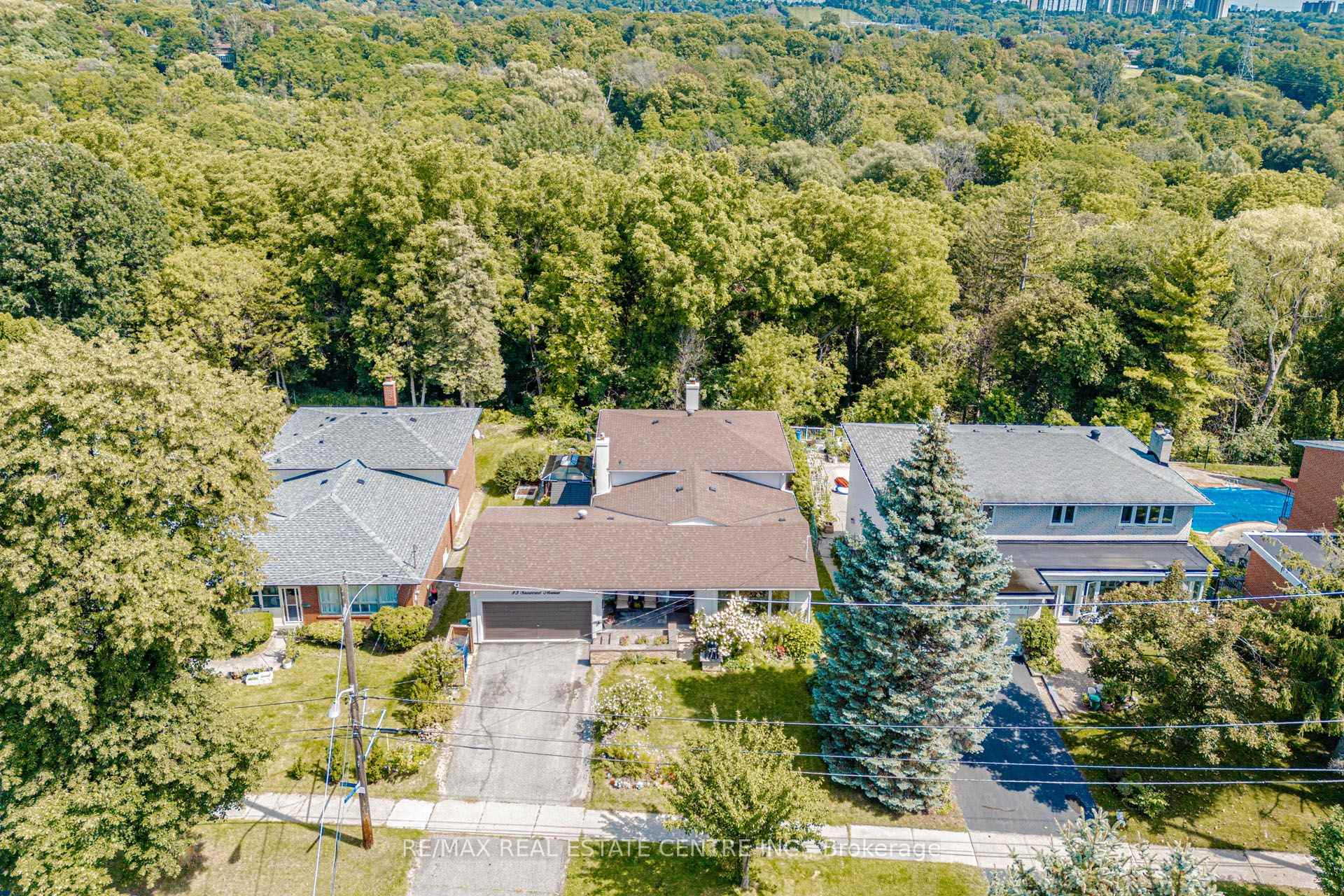 Photo 3 of 85 Snowcrest Avenue, North York, Bayview Woods-Steeles — HOMEH