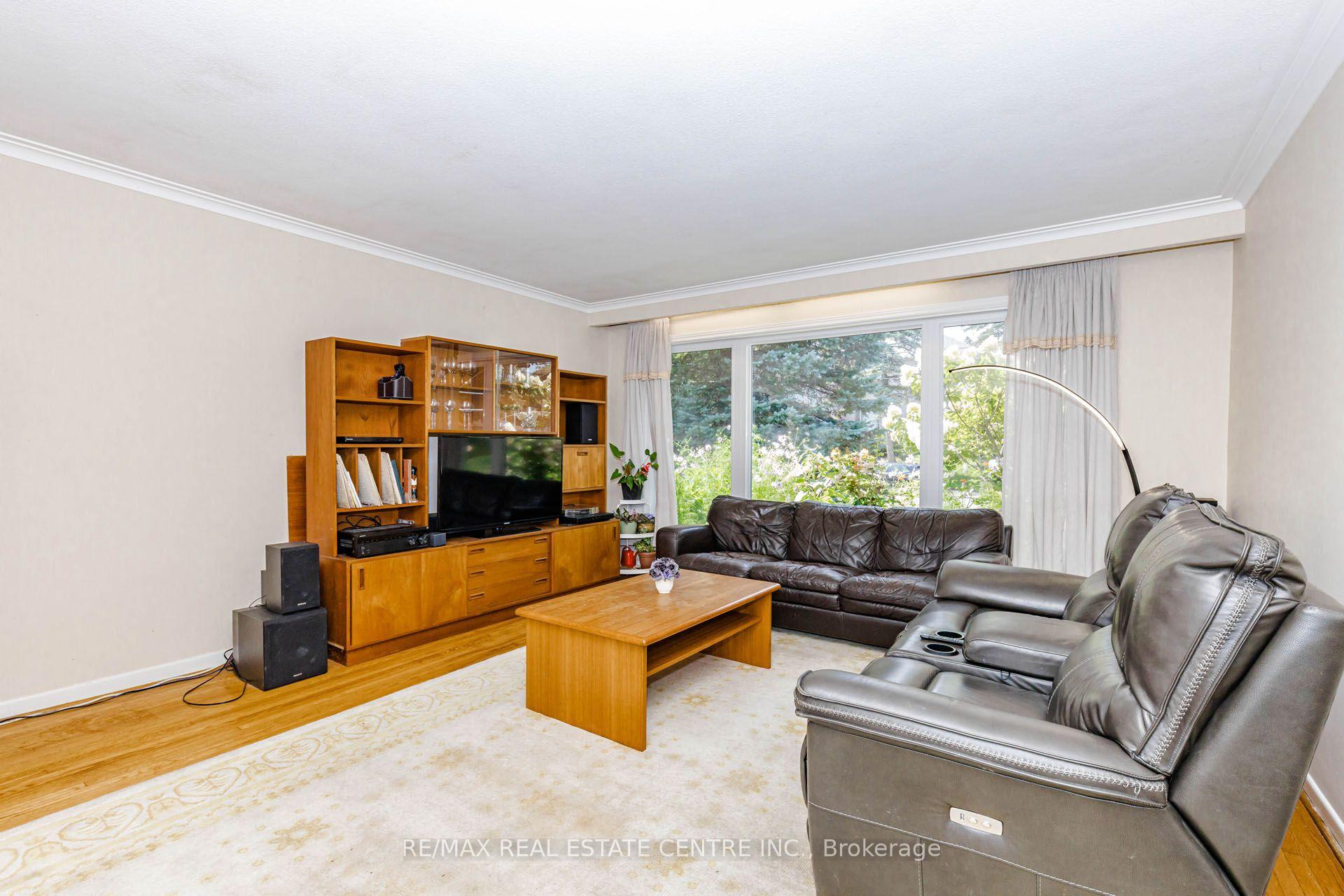 Photo 10 of 85 Snowcrest Avenue, North York, Bayview Woods-Steeles — HOMEH