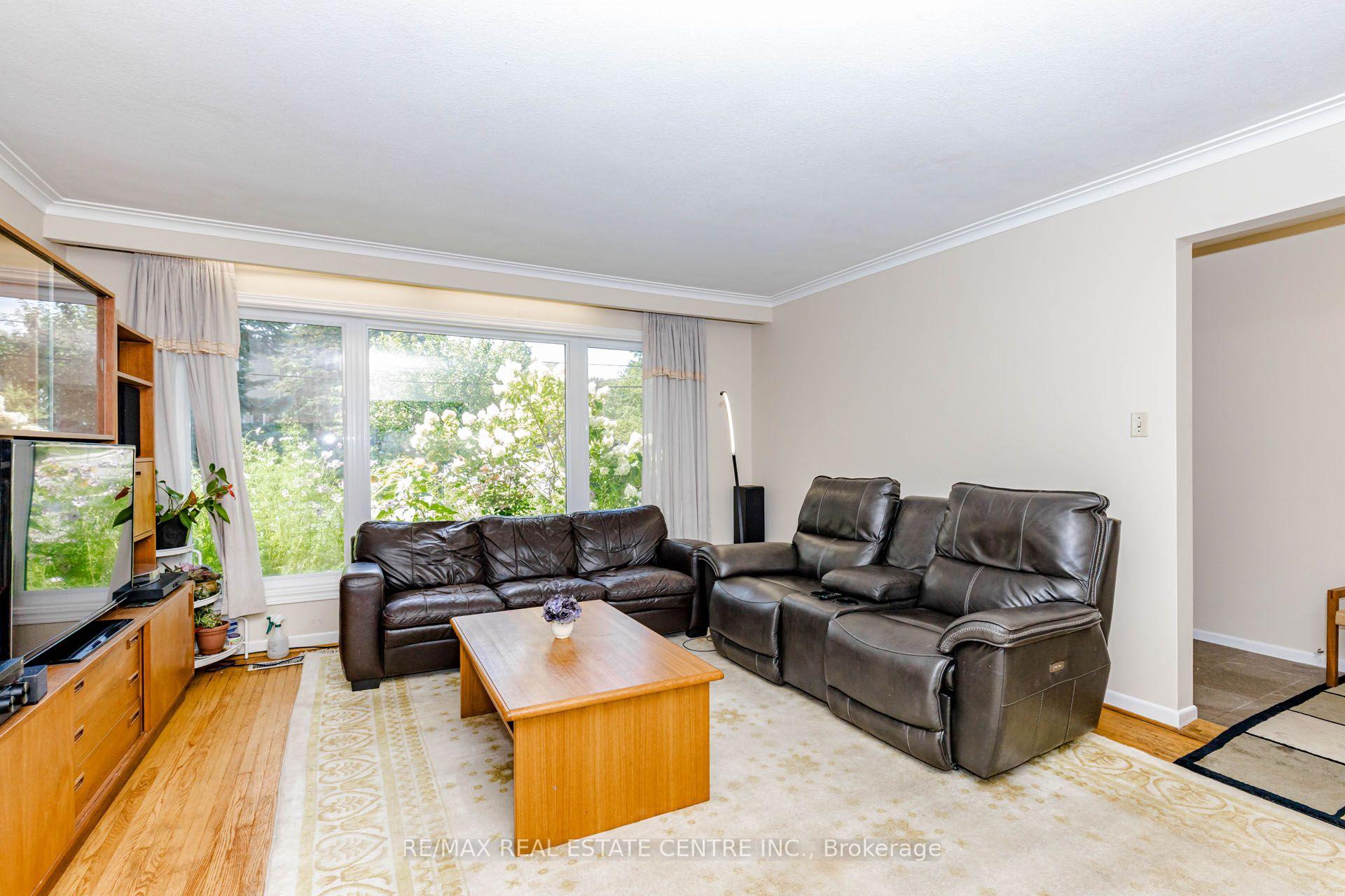 Photo 11 of 85 Snowcrest Avenue, North York, Bayview Woods-Steeles — HOMEH