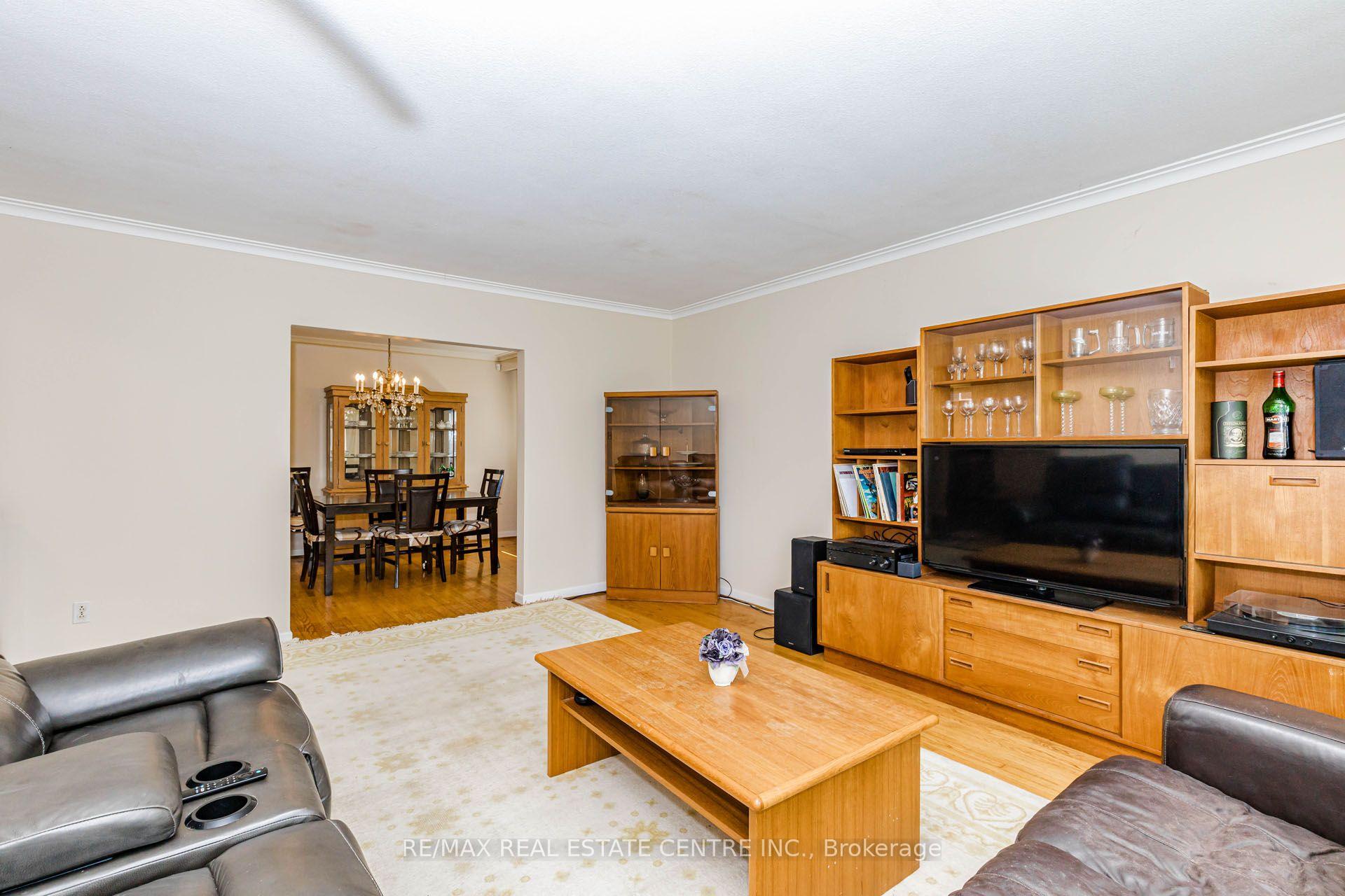 Photo 13 of 85 Snowcrest Avenue, North York, Bayview Woods-Steeles — HOMEH