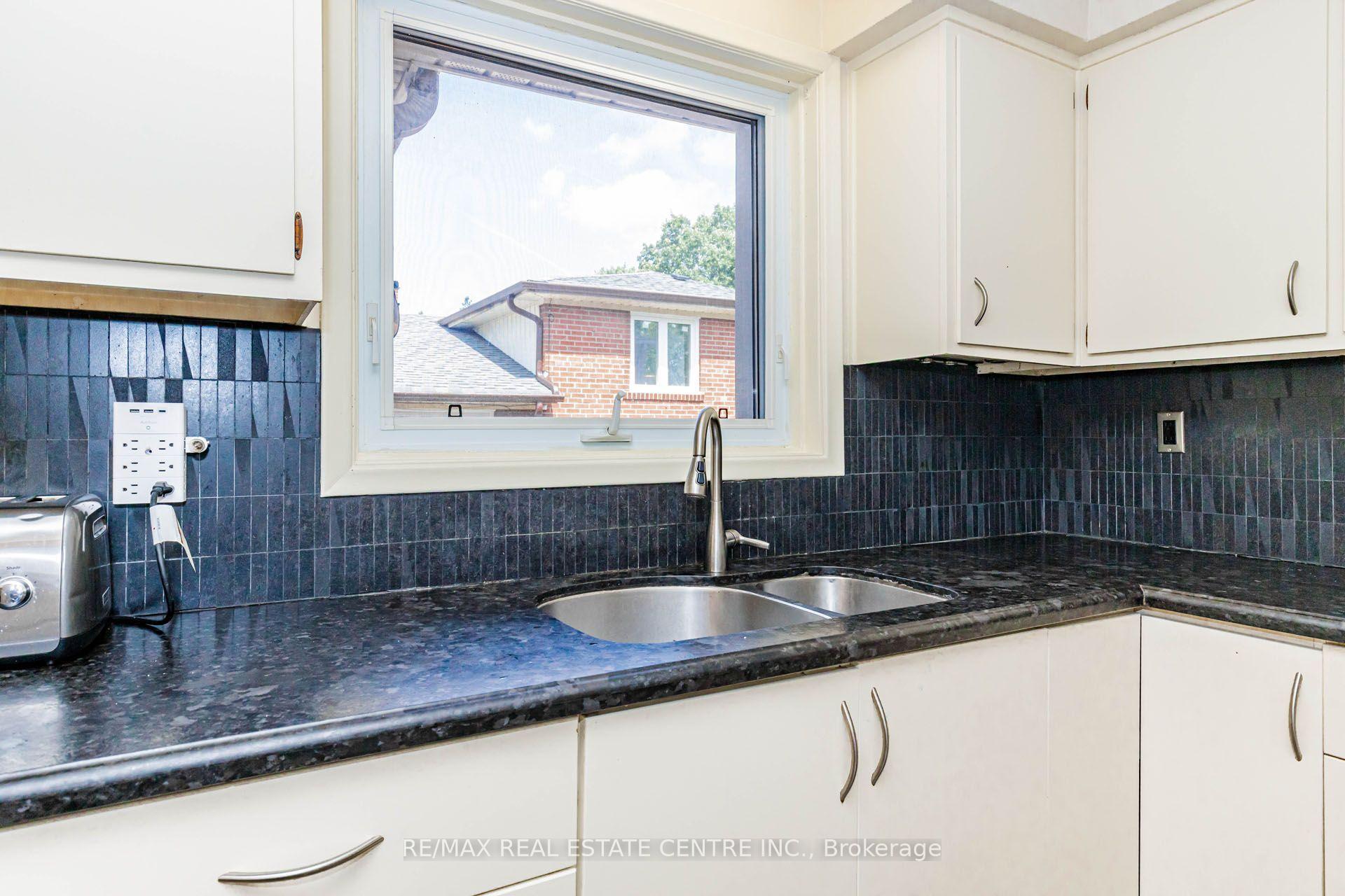 Photo 19 of 85 Snowcrest Avenue, North York, Bayview Woods-Steeles — HOMEH